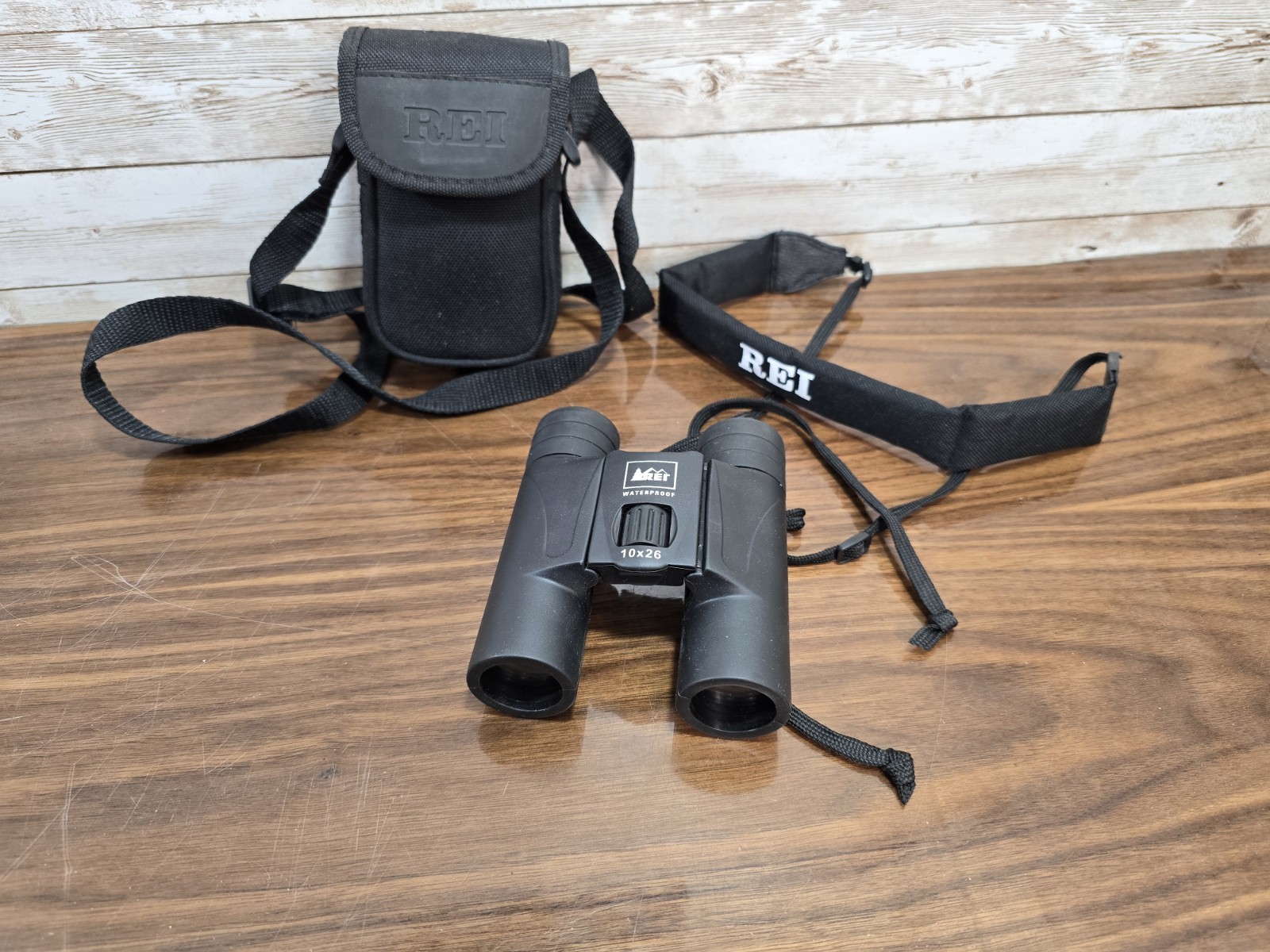 REI 10x26 Waterproof Binoculars with Case & Neck Strap  NICE