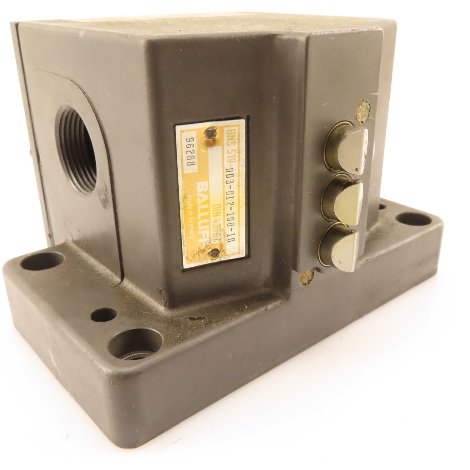 Balluff BSN519-D03-D12-100-10 3 Position Chisel Tip Plunger Limit Switch