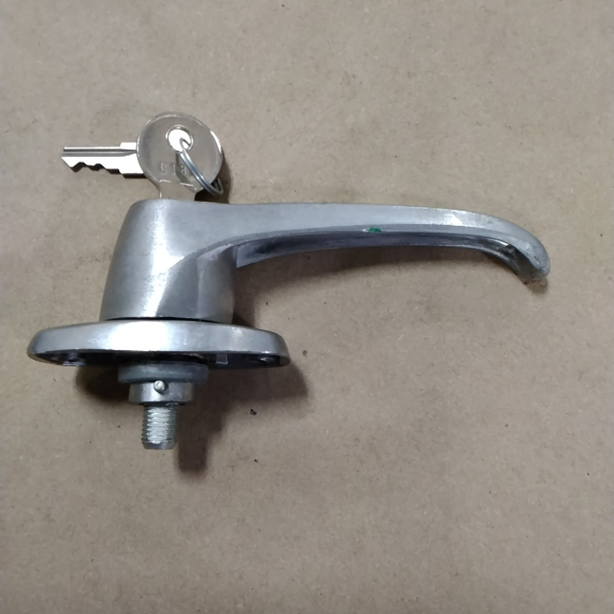 Locking Handle With Keys A79