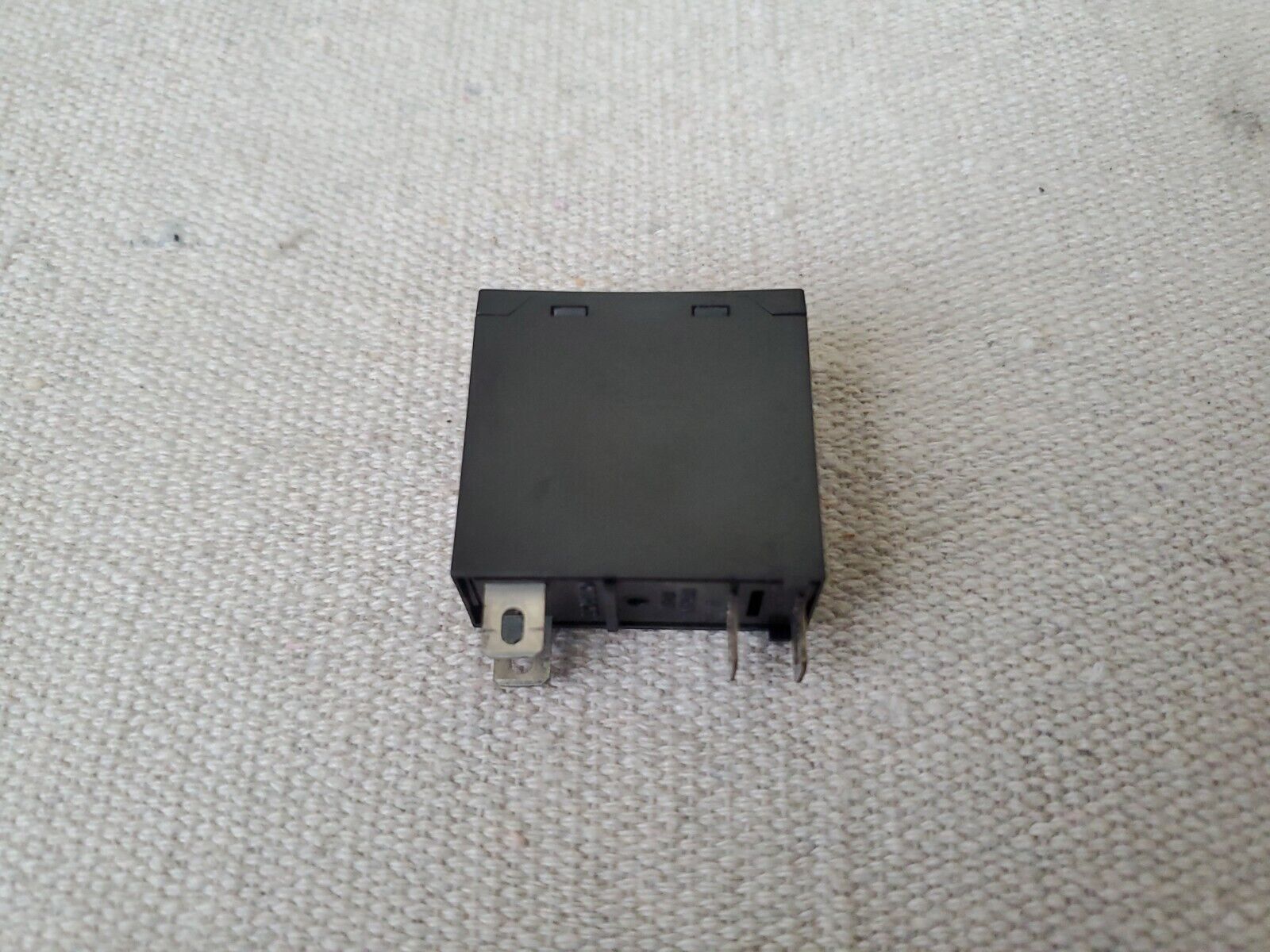 OMRON G3RD-X02SN SOLID STATE RELAY 2AMP 50VDC 24VDC 4 BLADE