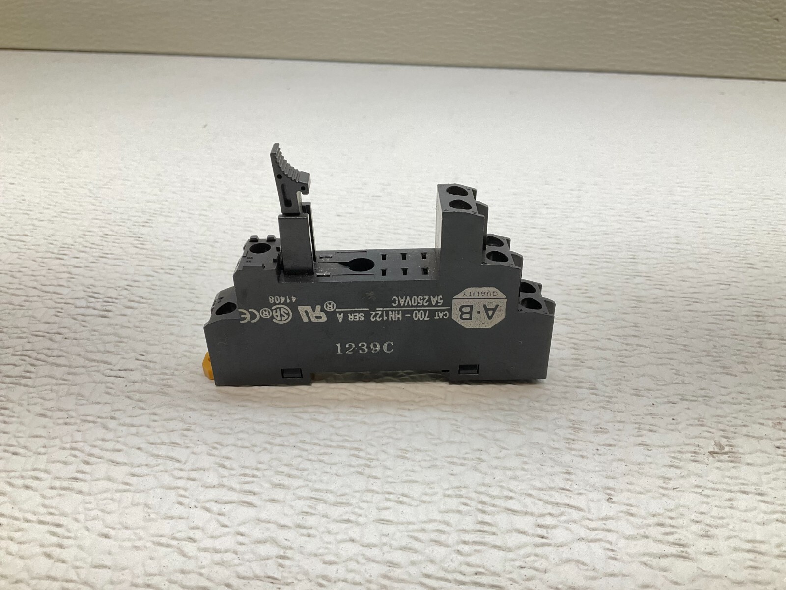 Allen Bradley 700-HN122 Relay Base Ser. A 700HN122 700