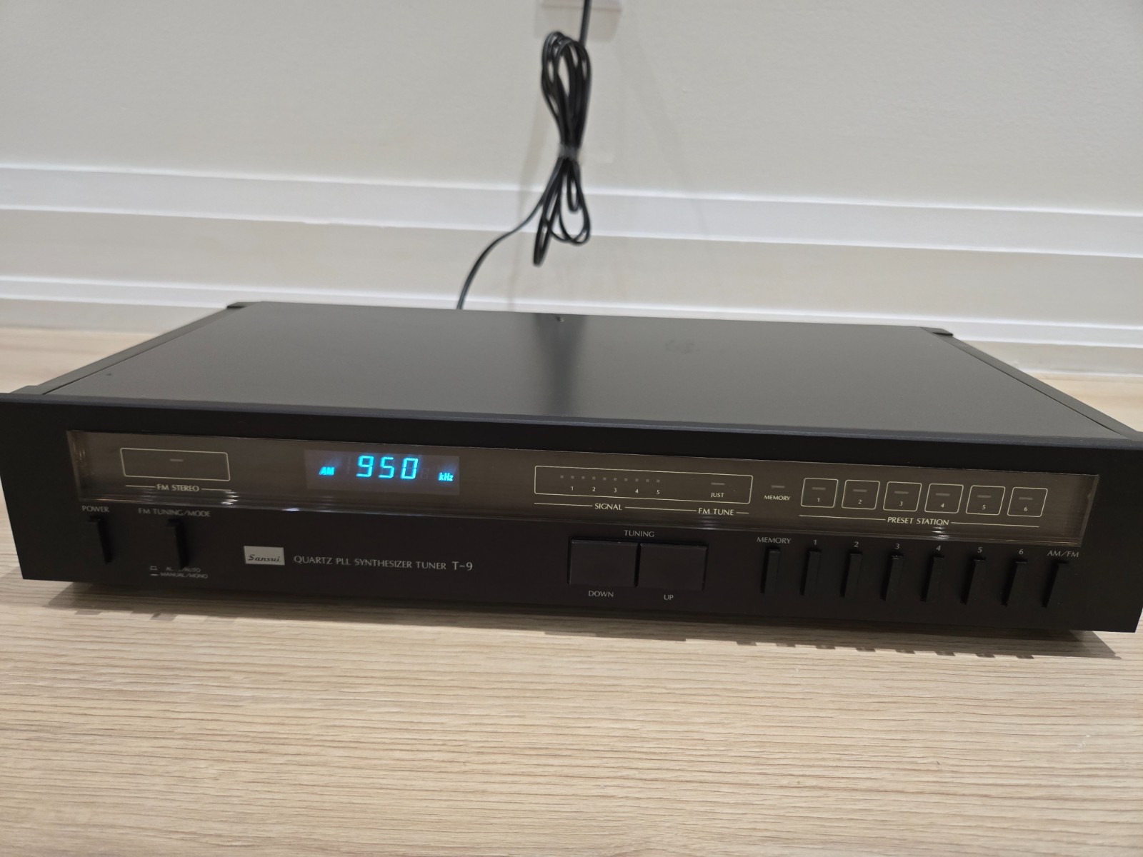 Sansui T-9 Quartz PLL Synthesizer Stereo AM FM Tuner