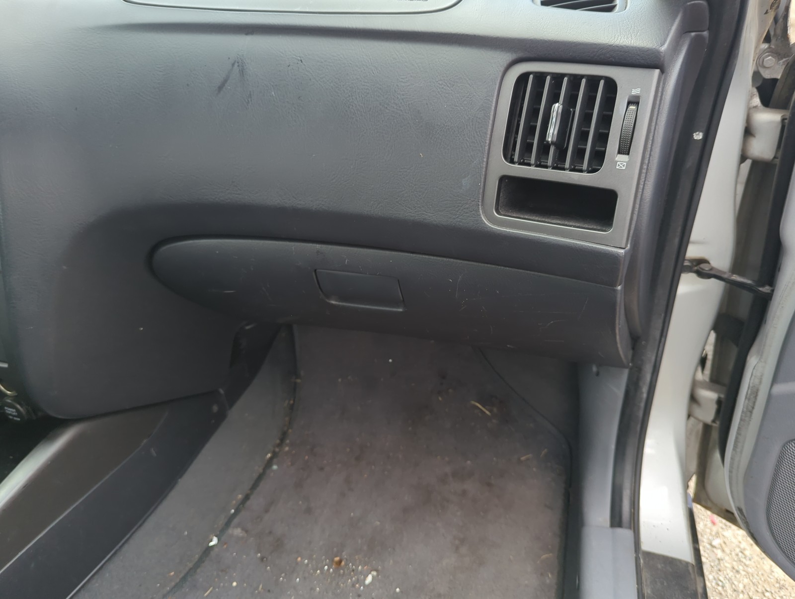 2005 Hyundai Elantra Passenger Glove Box Door Storage Compartment XWUMR