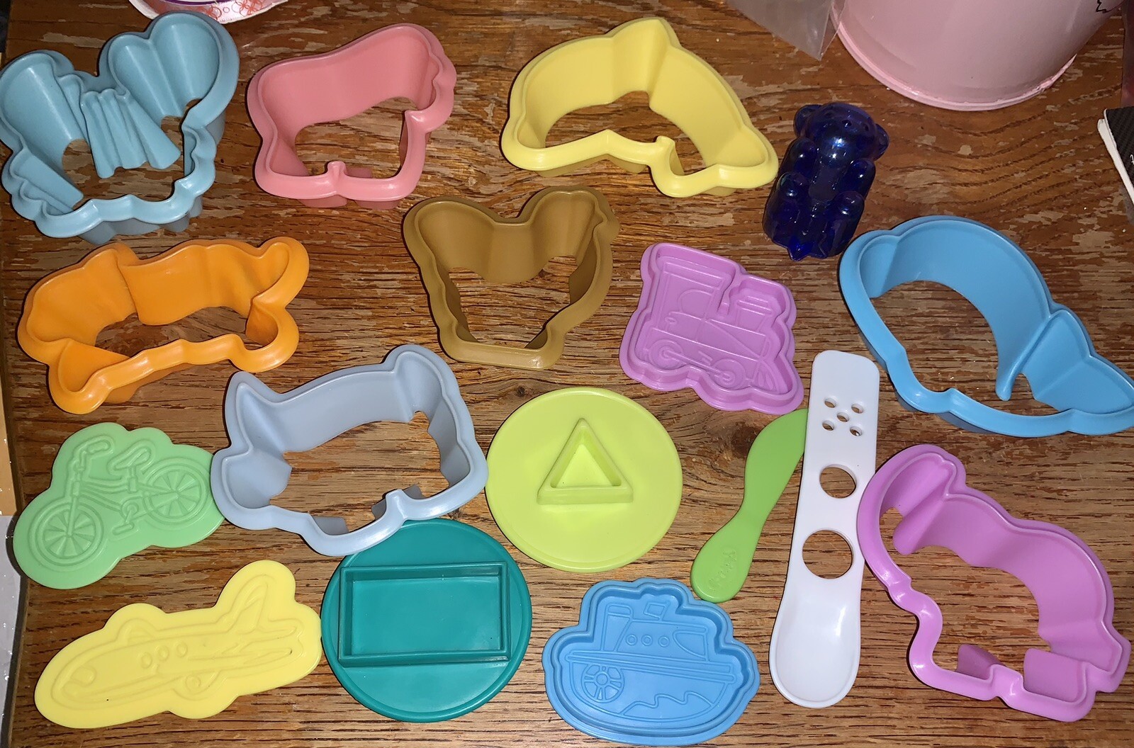 Lot of 17 Play-Doh Plastic Tools & Molds: Animals, Shapes & Transportation