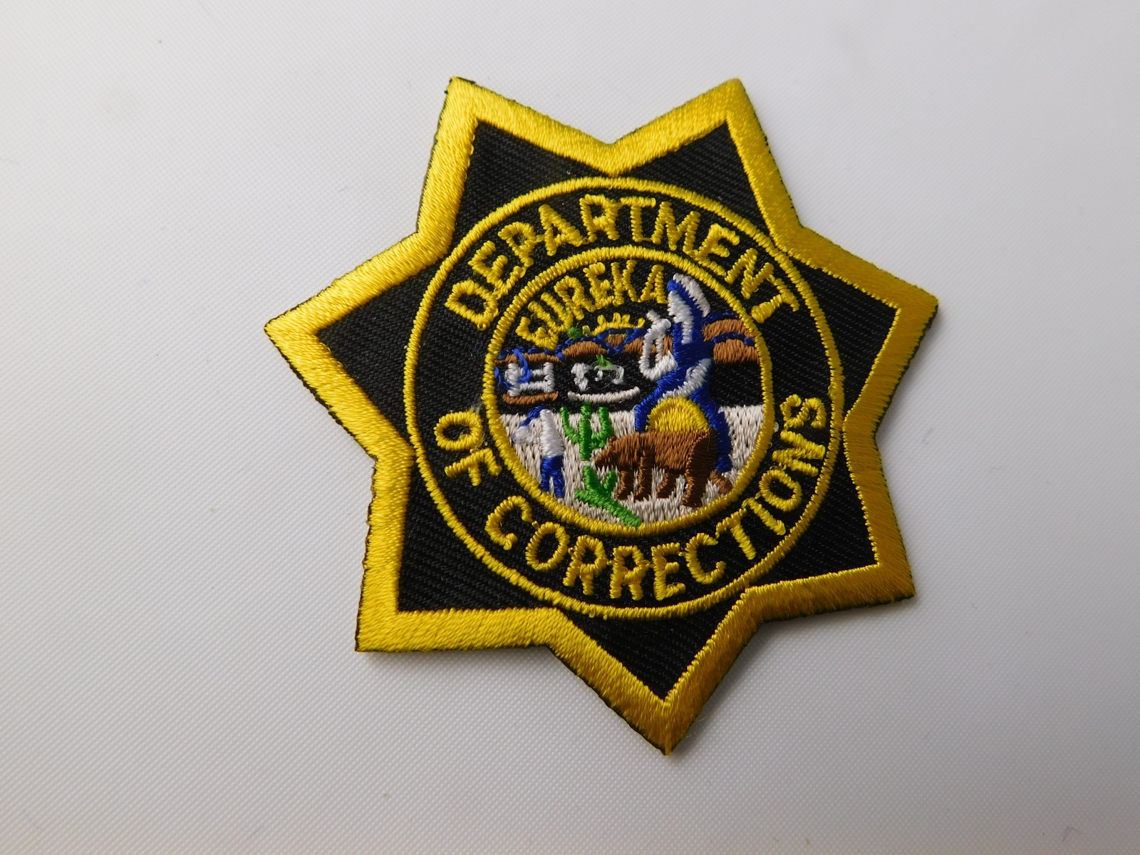 EUREKA DEPT OF CORRECTIONS GUARD  PATCH SHOULDER CREST CA JAIL POLICE COLLECTOR