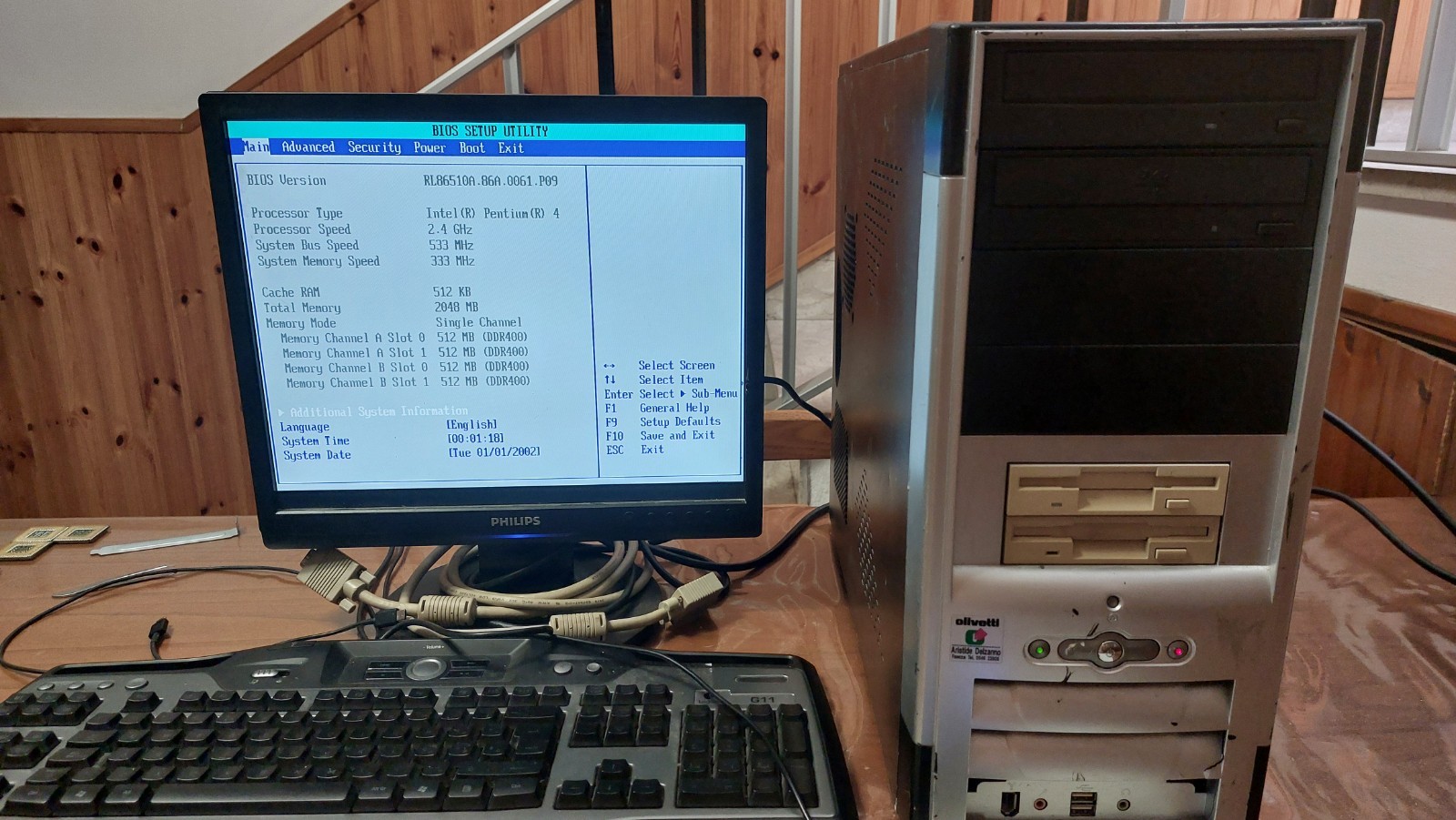 OLIVETTI PENTIUM 4 RETRO VINTAGE PC