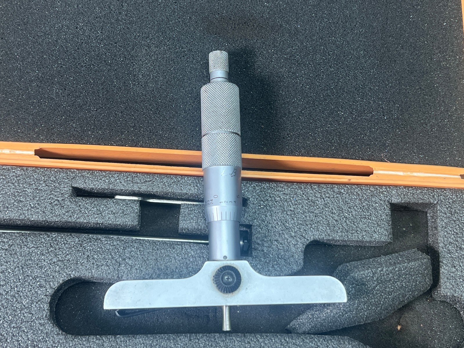 MITUTOYO DEPTH MICROMETER NO. 129-132 DMC 4-6"