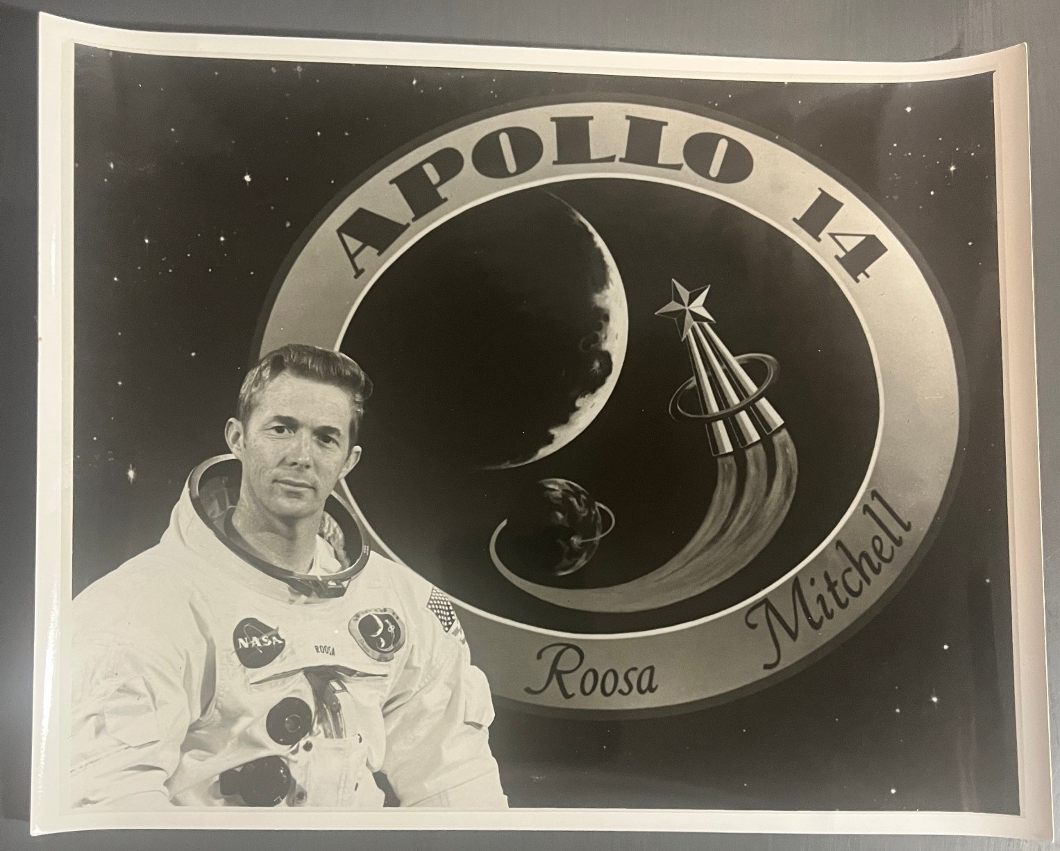 1970 APOLLO 14 ASTRONAUT STUART ROOSA EMBLEM OFFICIAL PRESS PHOTO w/ NASA STAMP