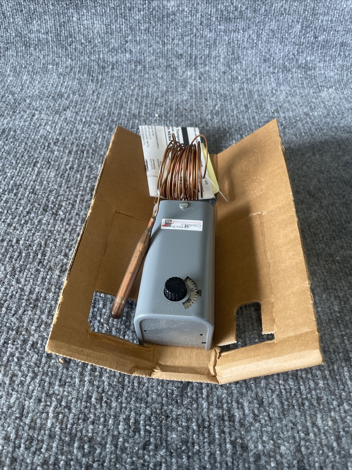 Johnson Controls A19AAF-24C Remote Bulb Temperature Control Thermostat New