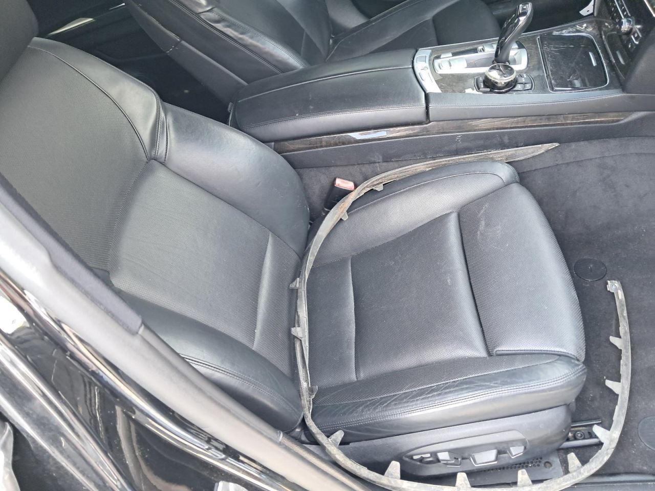 750IL 2013 Glove Box 4778425