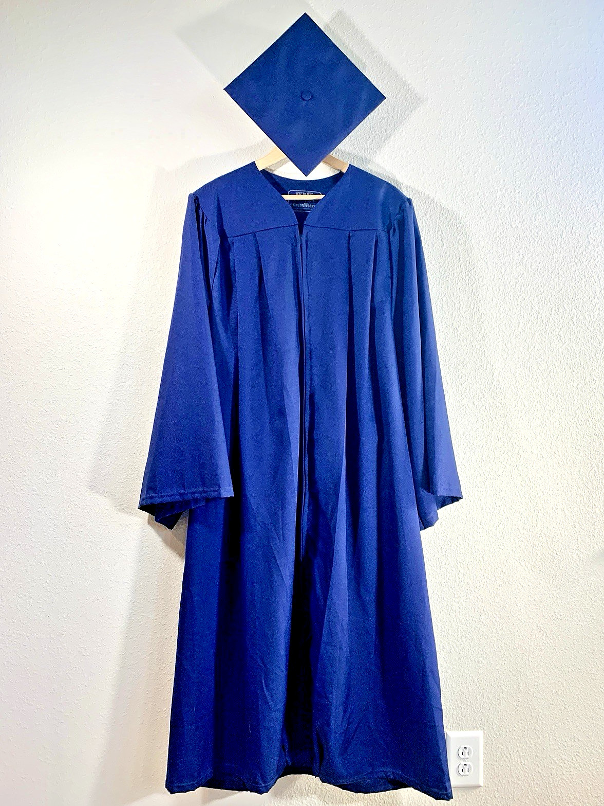 Graduation Cap & Gown - Oak Hall GreenWeaver - Navy Blue  6'0" - 6'2"