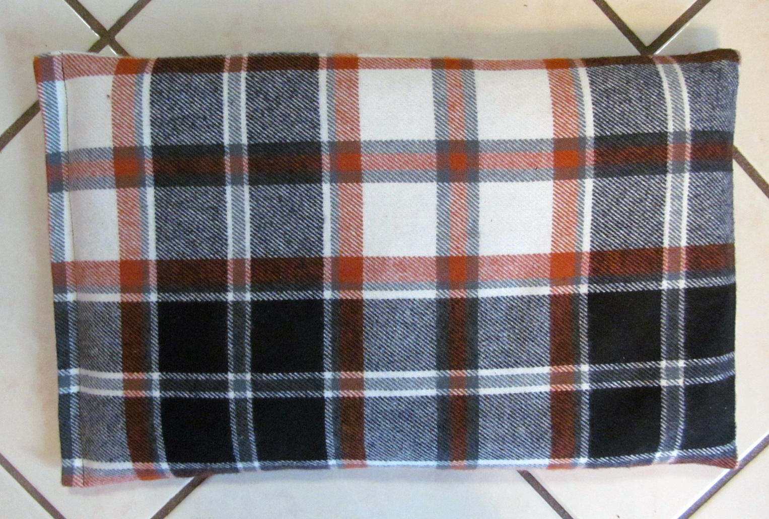 New Microwavable Therapeutic Plaid Flannel  Corn Bag / Heating Pad Pack Hot