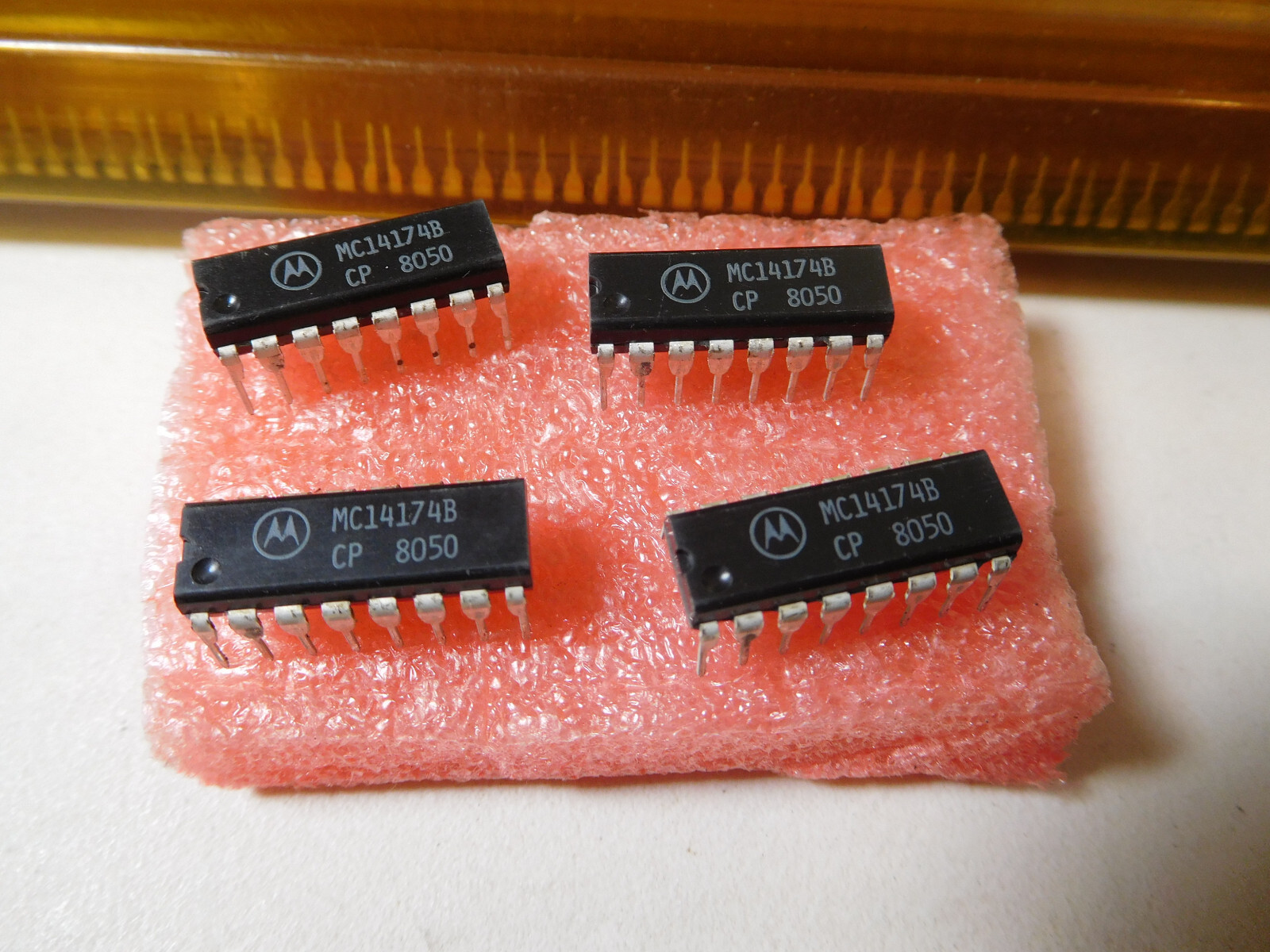 Lot of 4: 14174 MC14174B MC14174 IC DIP -  NOS. USA Seller, fast ship!