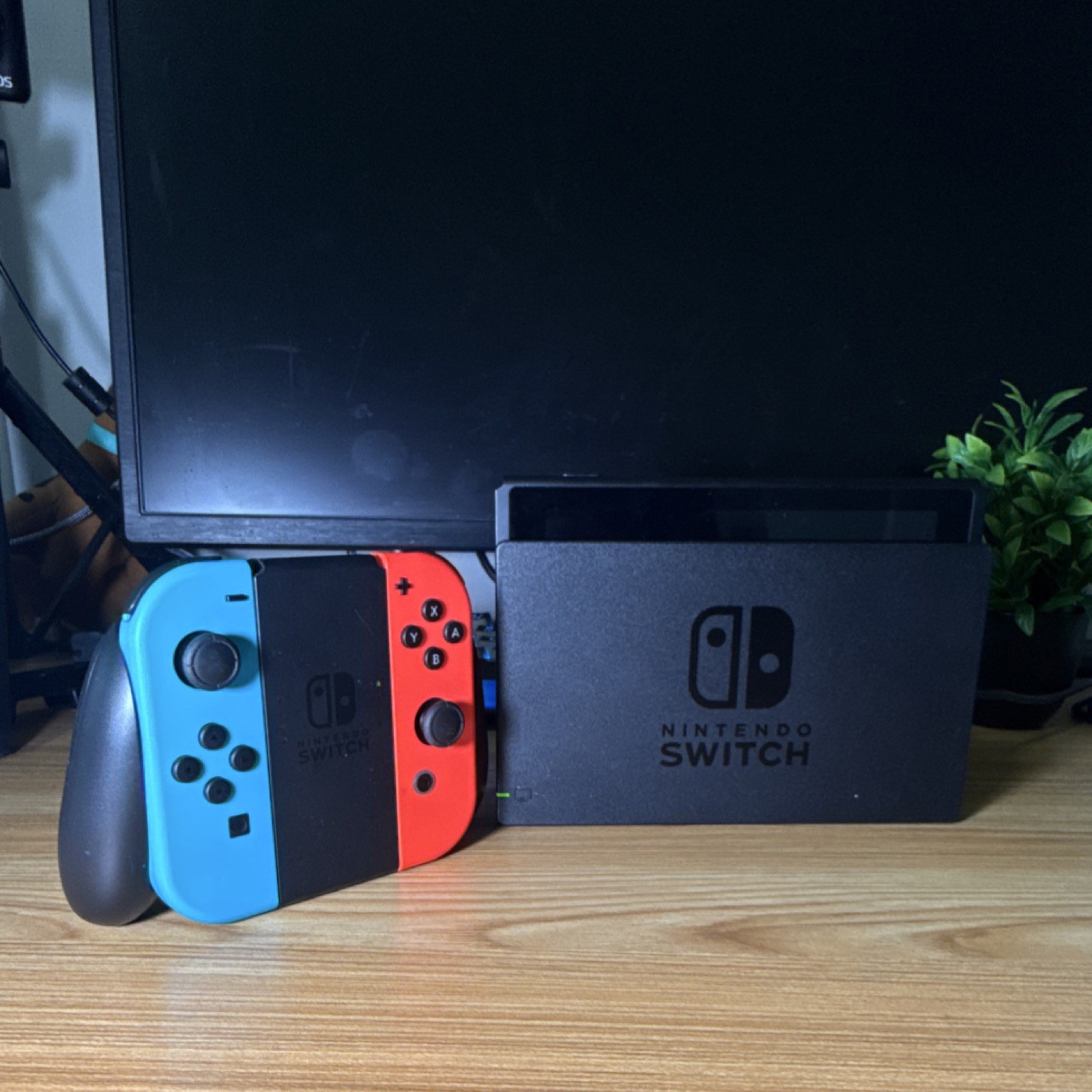 Nintendo Switch Console Neon Blue & Red Joy-Con Wi-Fi HDMI USB-C Black