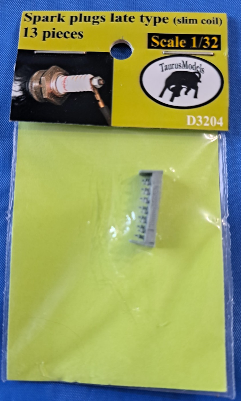 TAURUS MODELS Spark Plugs late type (slim coil) 13 pc D3204 1/32 Model Accessory