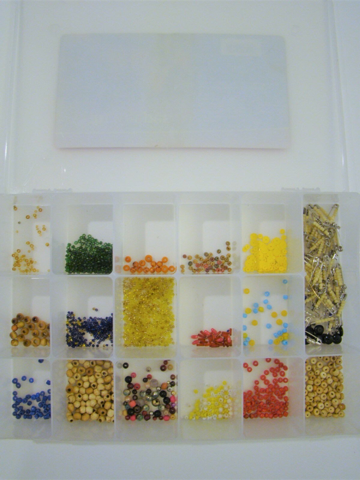 UNIEK: Plastic 17 Compartment Storage Container - Includes assorted beads plus