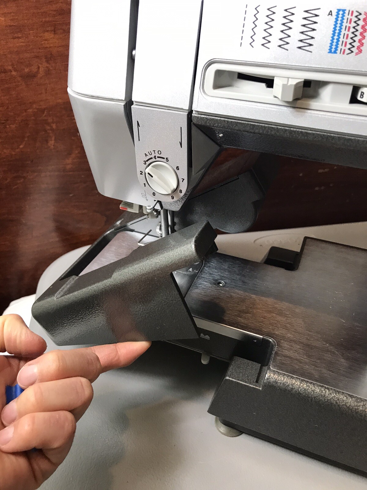 Singer CG590 Sewing Machine 18-Stitch Untested Sold For Parts or Repair *As-Is