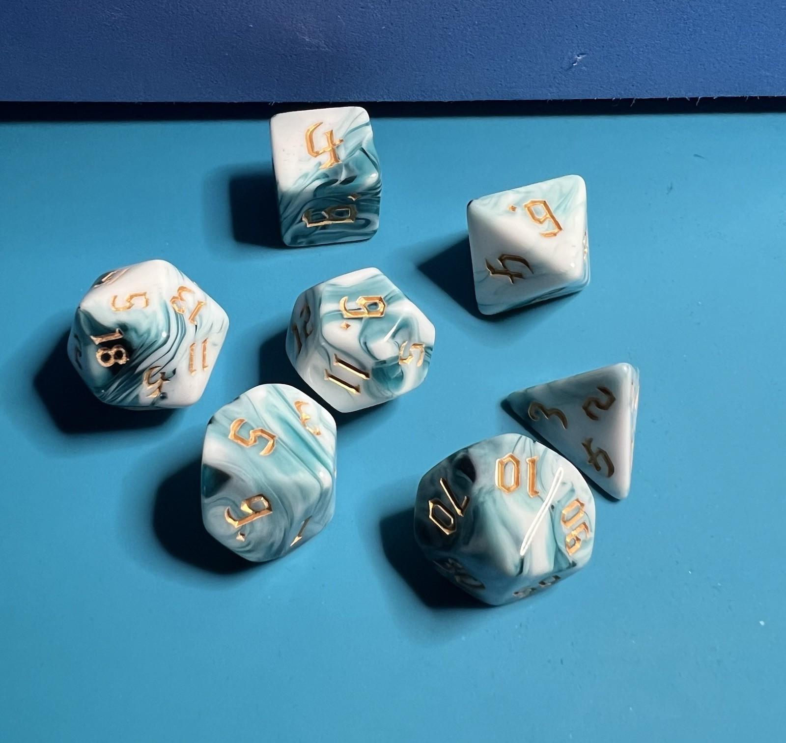 7 Piece Polyhedral Dice Set: Blue Purple Marble Pearl w/ Gold Numbers & Bag