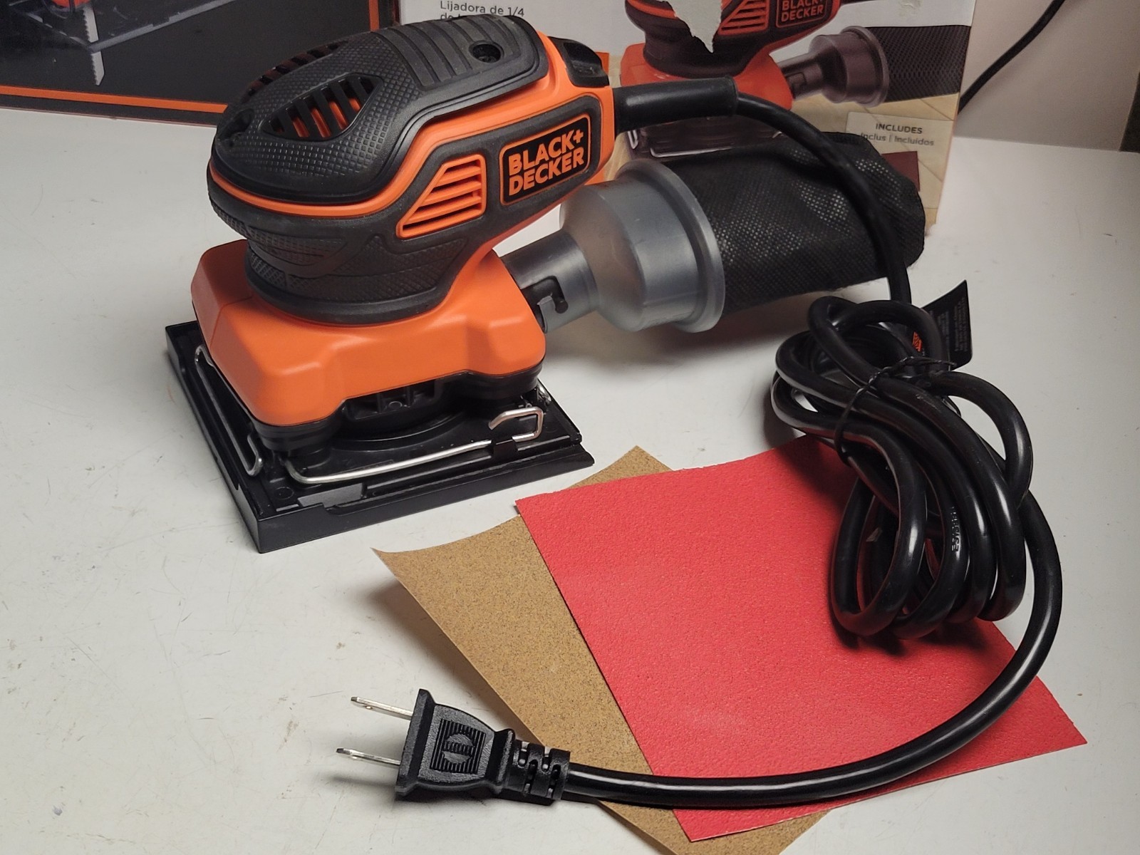 **NEW** BLACK + DECKER 1/4 Sheet Orbital Finishing Sander with Dust Collection