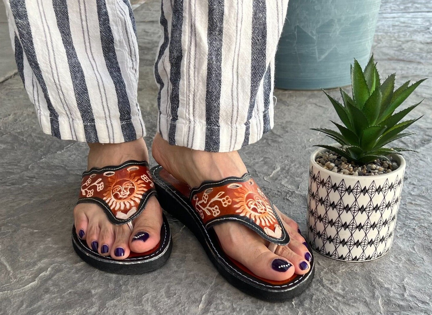 WOMEN'S AUTHENTIC MEXICAN HUARACHE SANDALS. SLIP ON LEATHER SANDALS