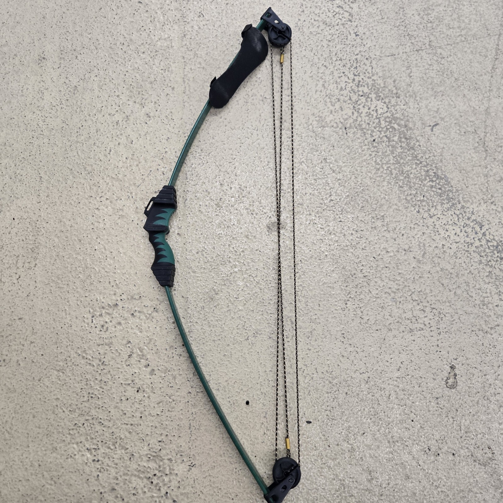 Bear SCOUT Lightweight Youth 33" Compound Archery Bow Green