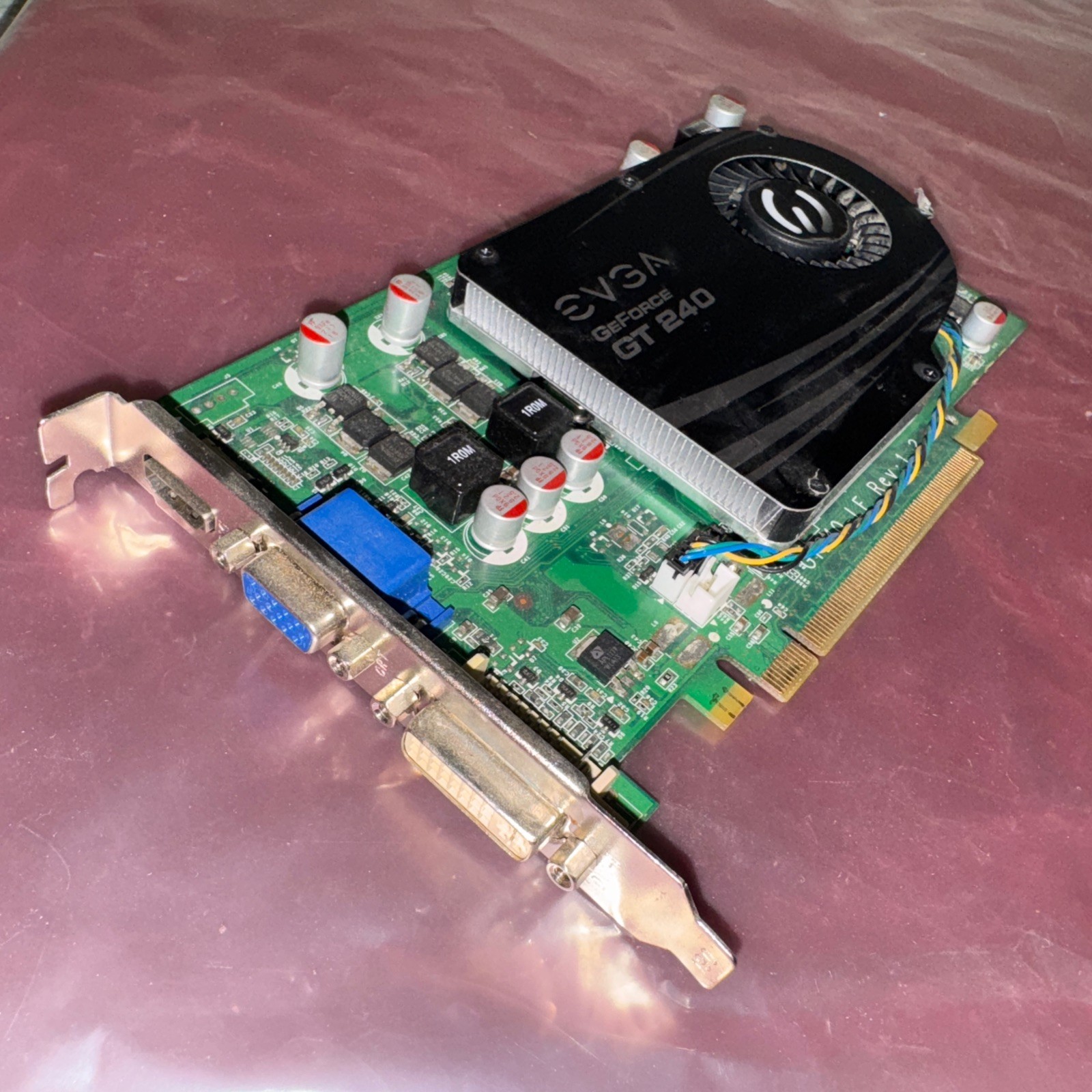 EVGA NVIDIA GeForce GT 240 (512-P3-1240-LR) 512 MB GDDR5 SDRAM PCI Express