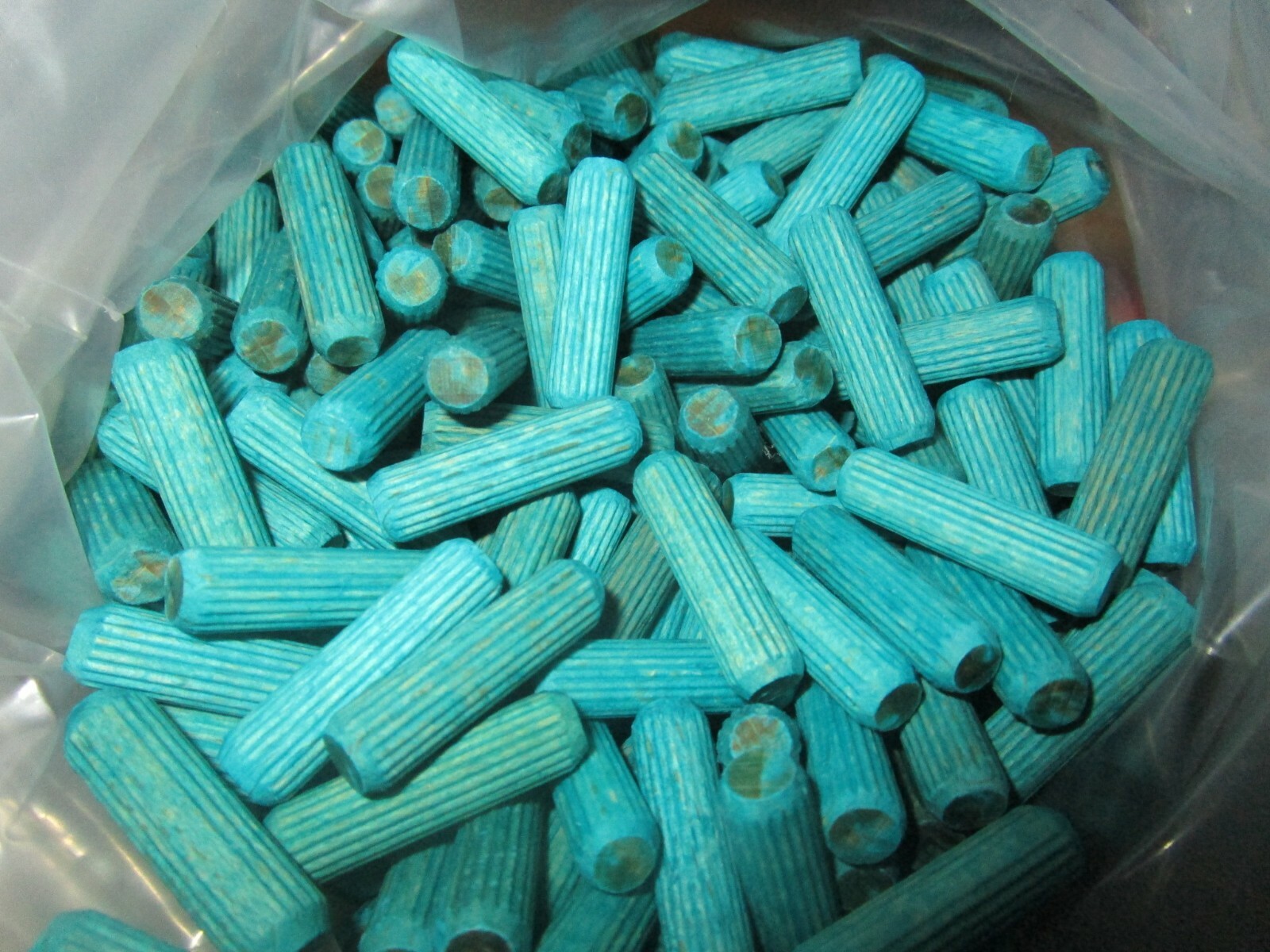 300 Pre-Glued Fluted WOOD DOWEL PINS 5/16" x 1-1/8" (8mm x 30mm)