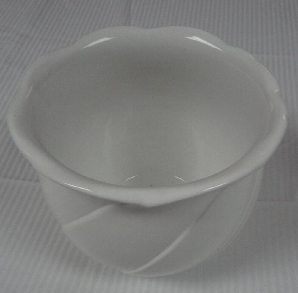 VINTAGE WHITE MARTHA PORCELAIN BOWL PLANTER  7"