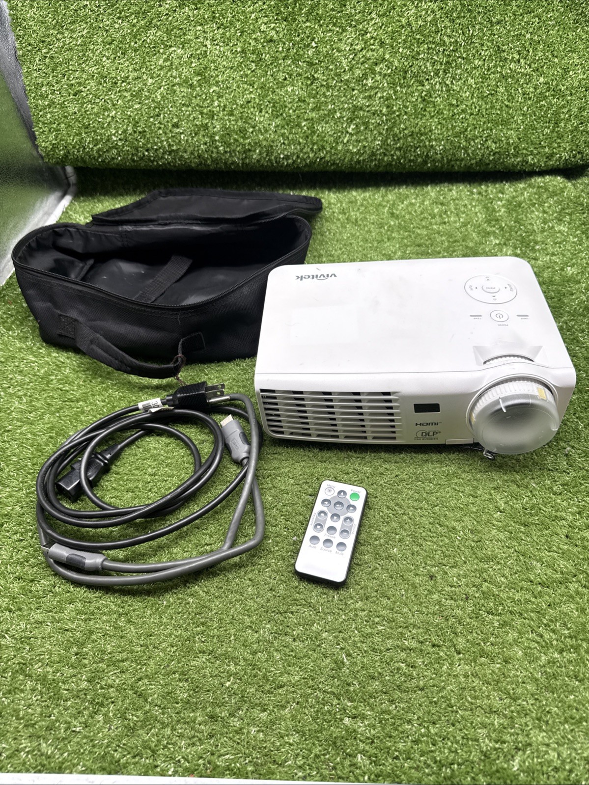Vivitek Projector D530 Works Great S5