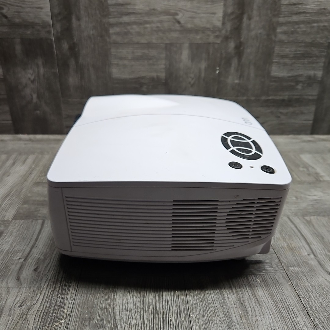 Onn 720p Roku Projector ONA19AV902