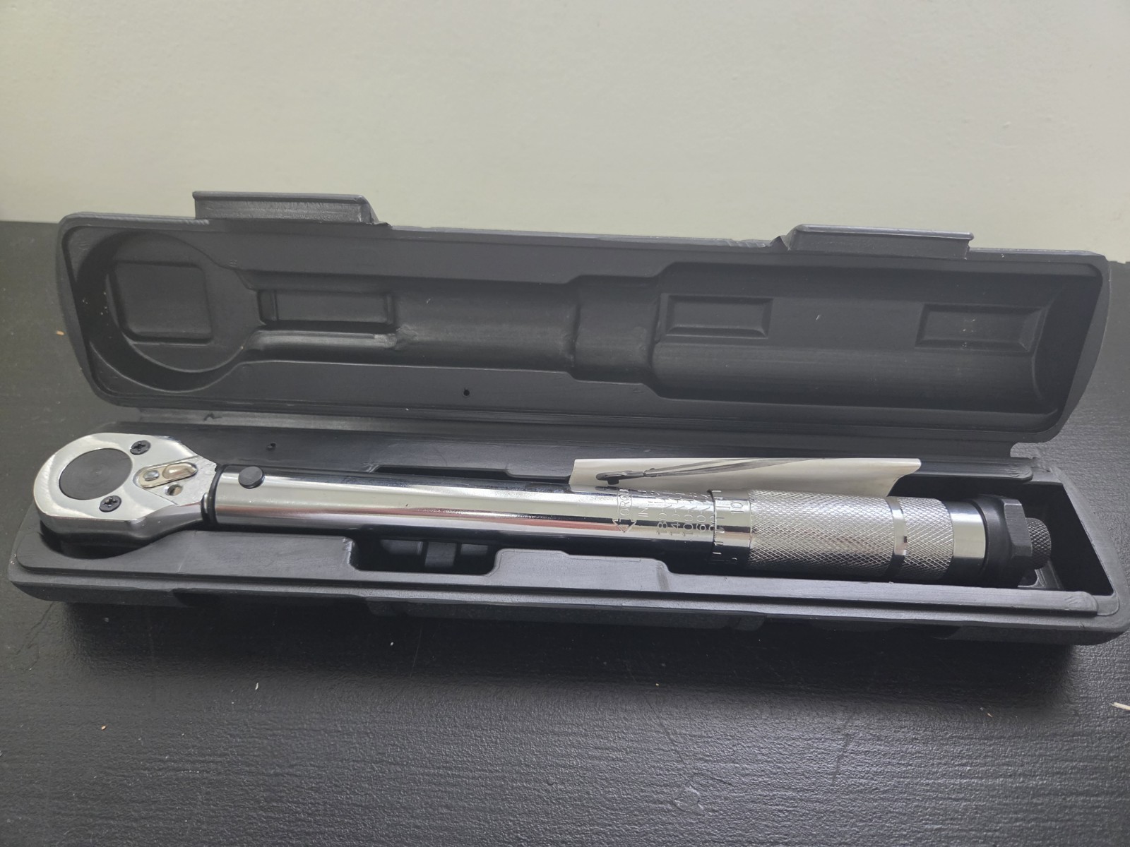 Pittsburgh Torque wrench 1/4 drive,reversible.