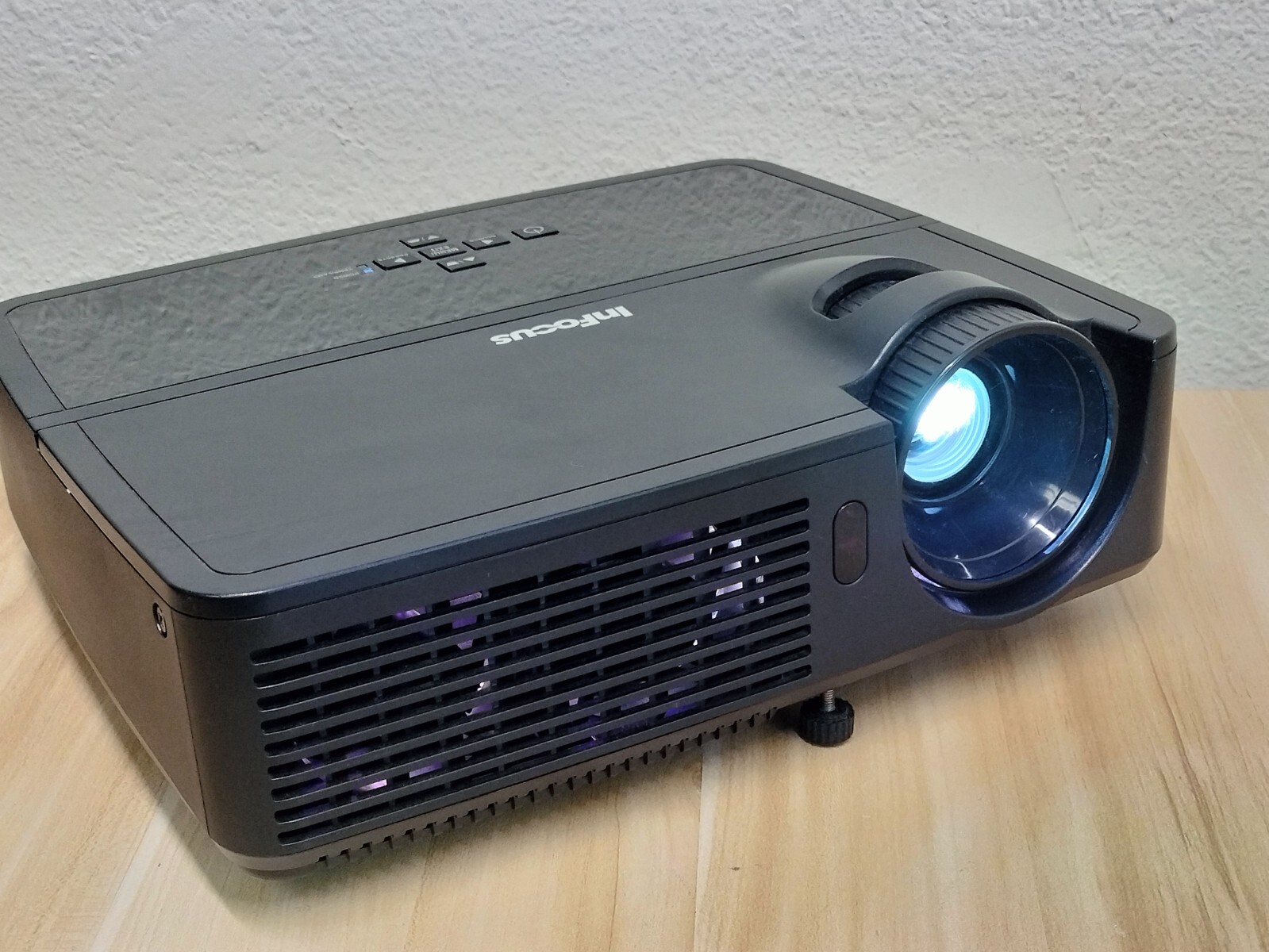Infocus IN112 DLP 2700 ANSI 3D Ready Projector *LAMP HOURS 344*