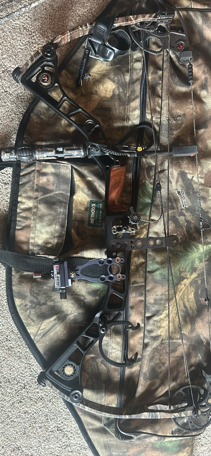 mathews Rezzen right hand compound bow used