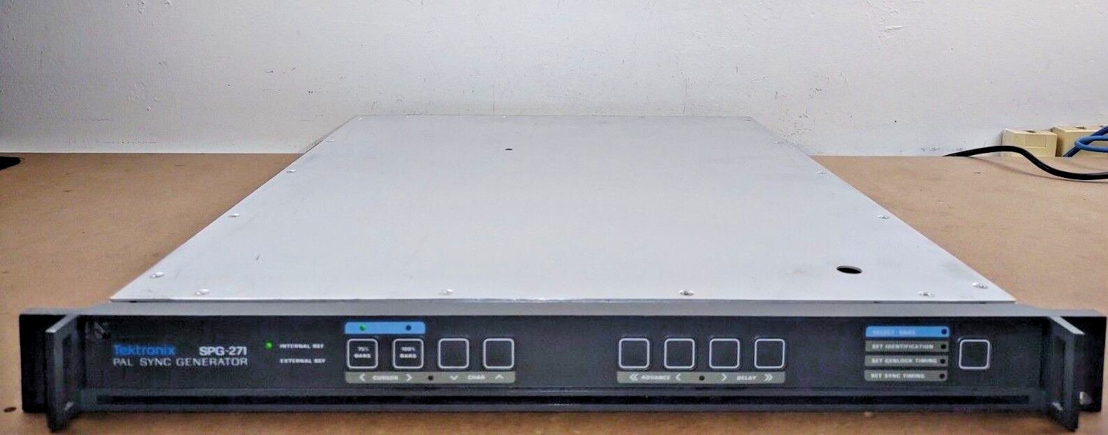 Tektronix SPG-271 (PAL SYNC GENERATOR)