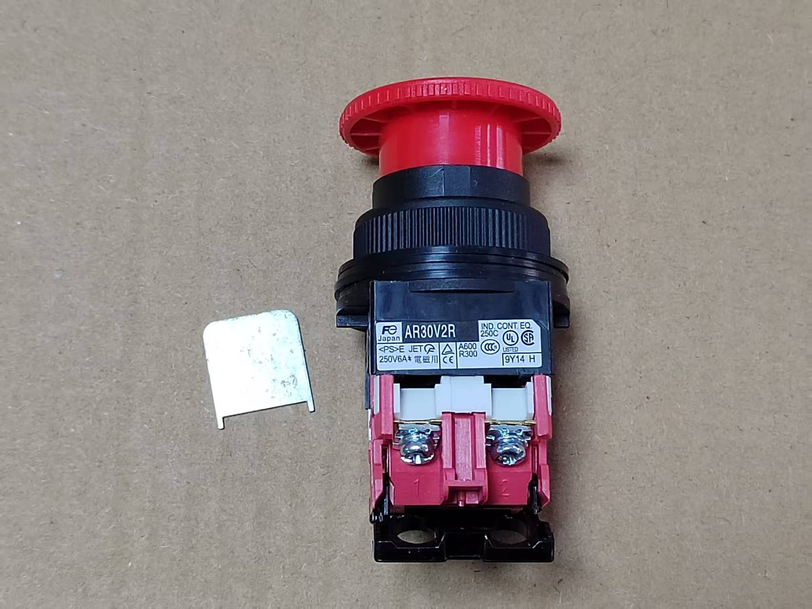 New 1PCS For Fuji Emergency Stop Button Switch AR30V2R-02R