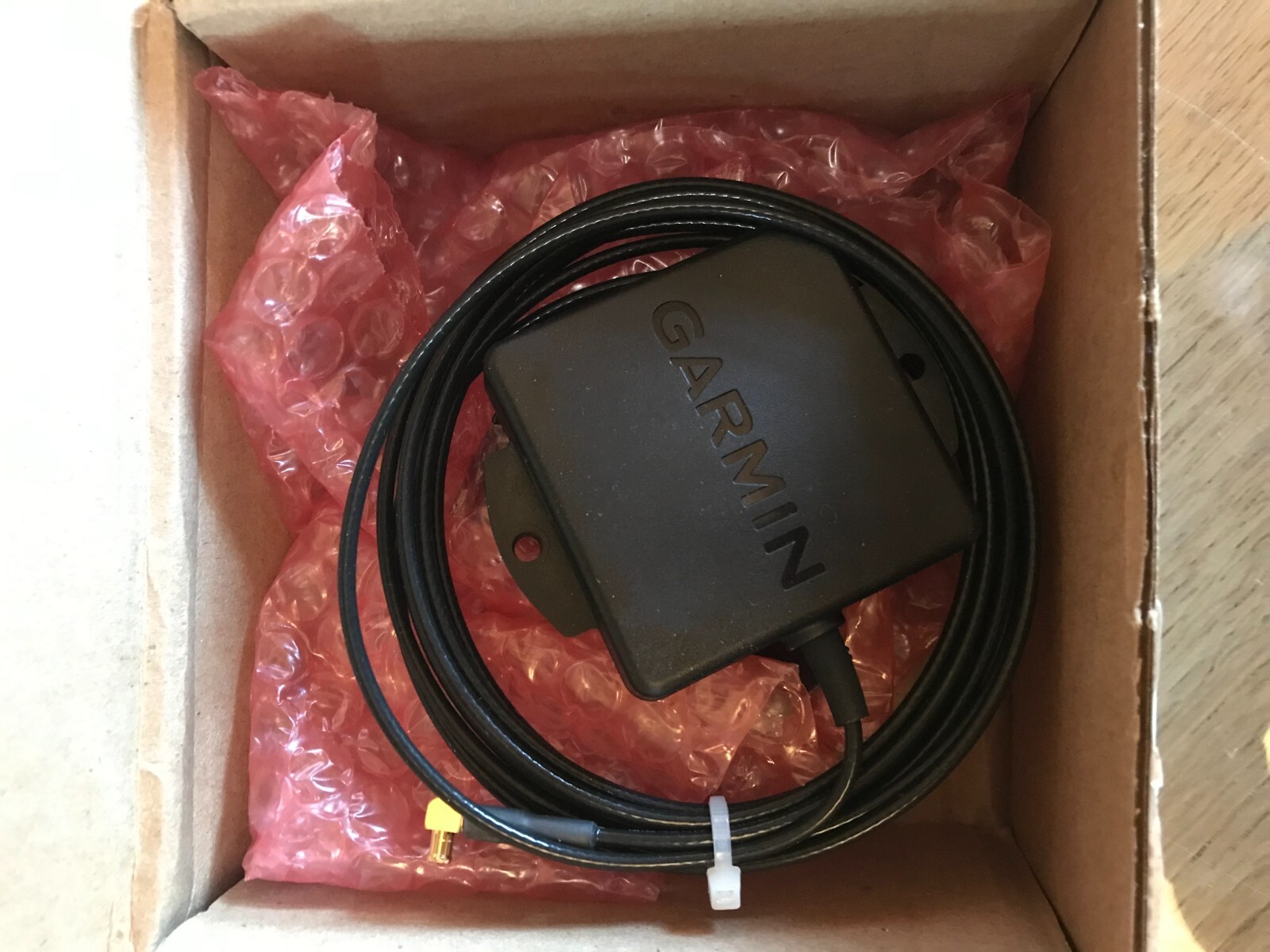 Garmin Remote GPS Antenna Low Profile GA 26MCX new in open box