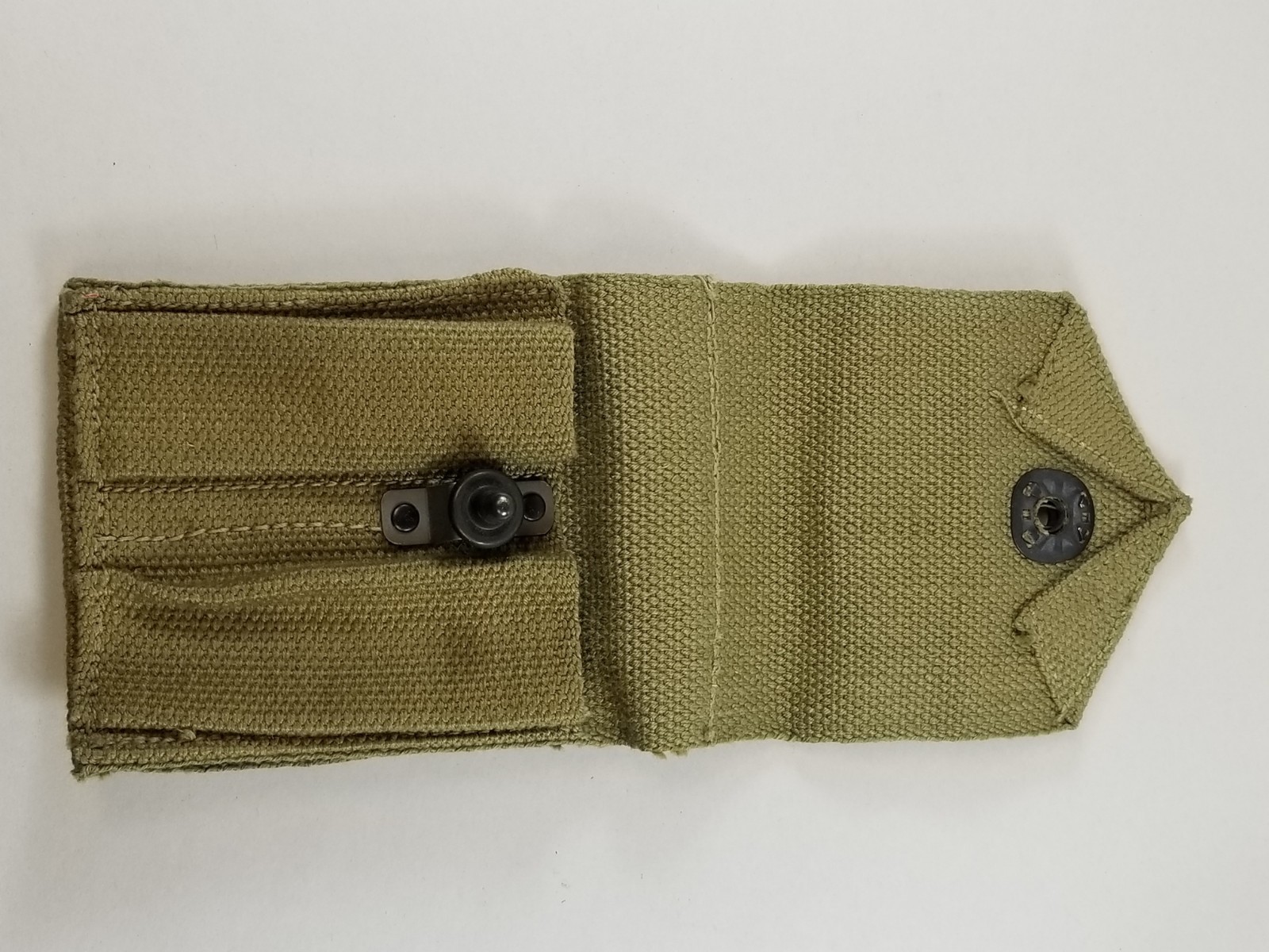 US GI WWII COLT 45 MAGAZINE KHAKI POUCH WWII DATED
