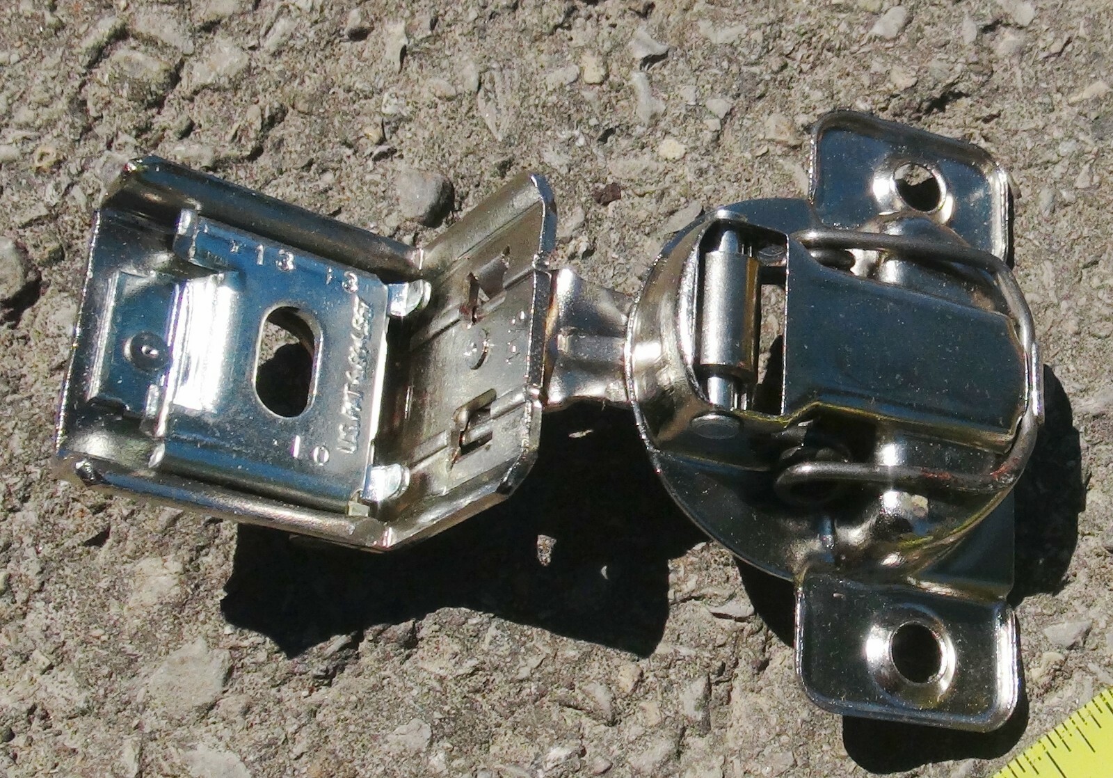 40 Cabinet hinges concealed frame 1-1/2" overlay