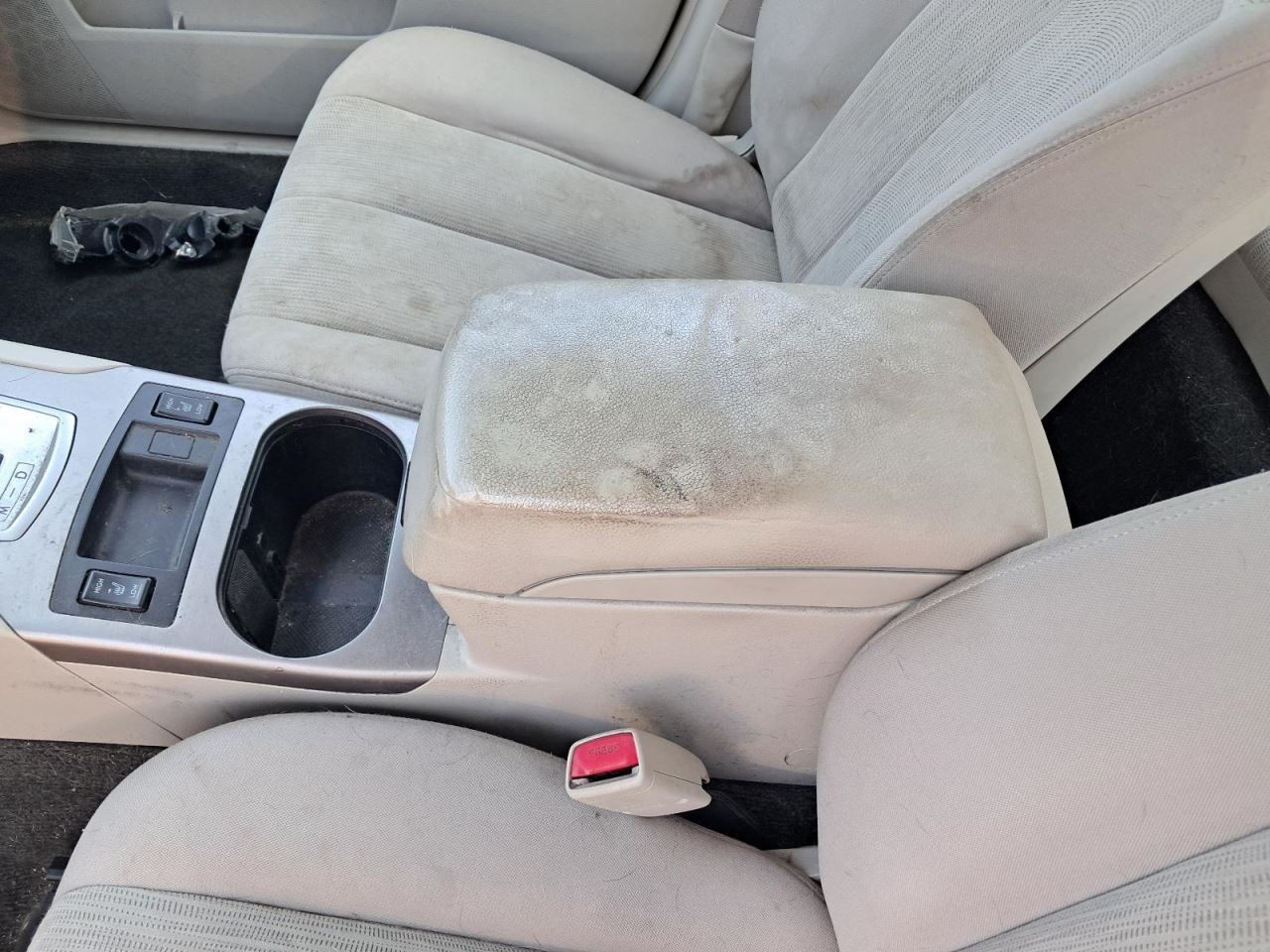 LEGACY 2014 Glove Box 4771552