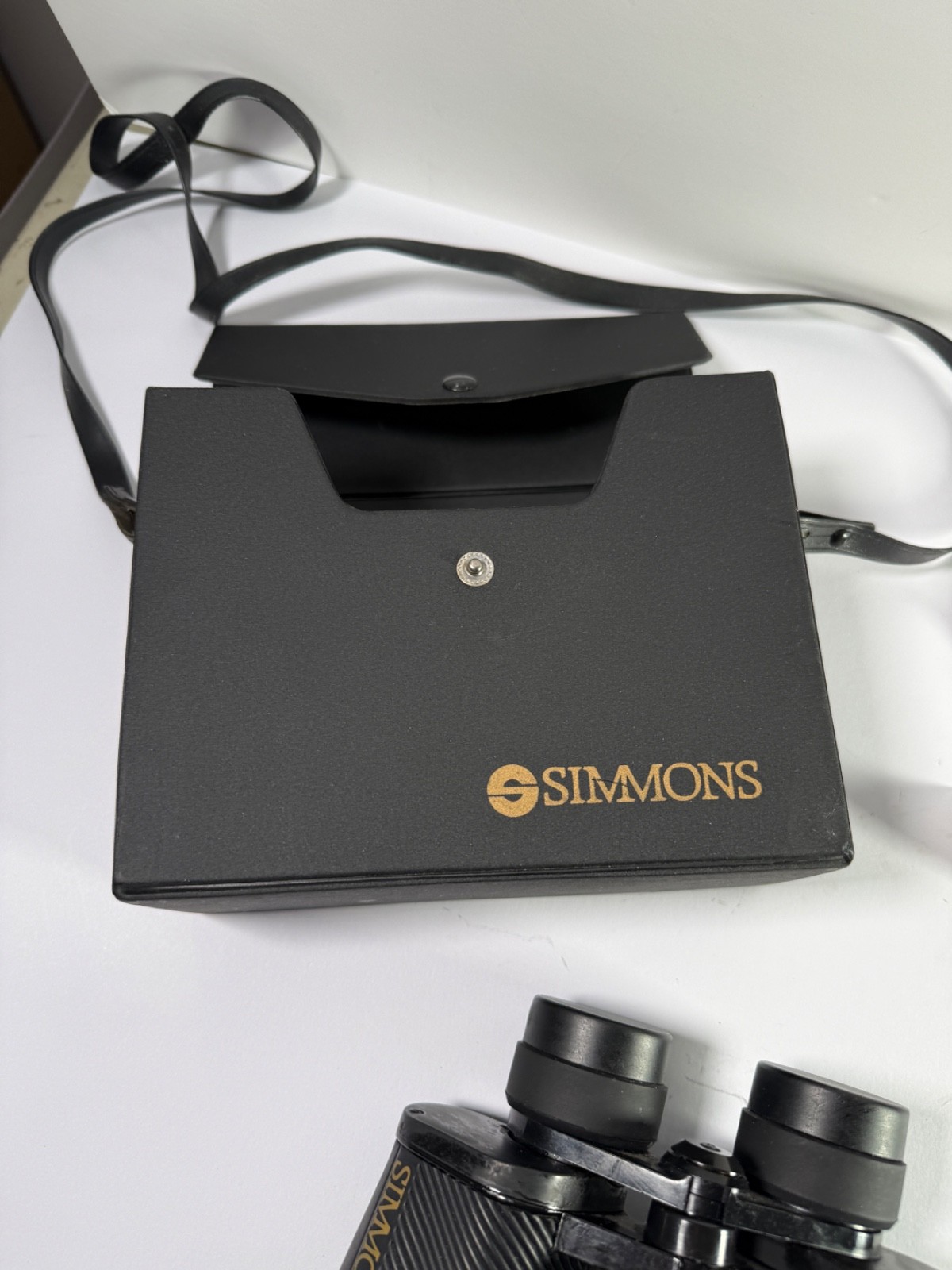 Simmons 8×40 Wide Angle Binoculars – Model 1102 – Case & Instructions