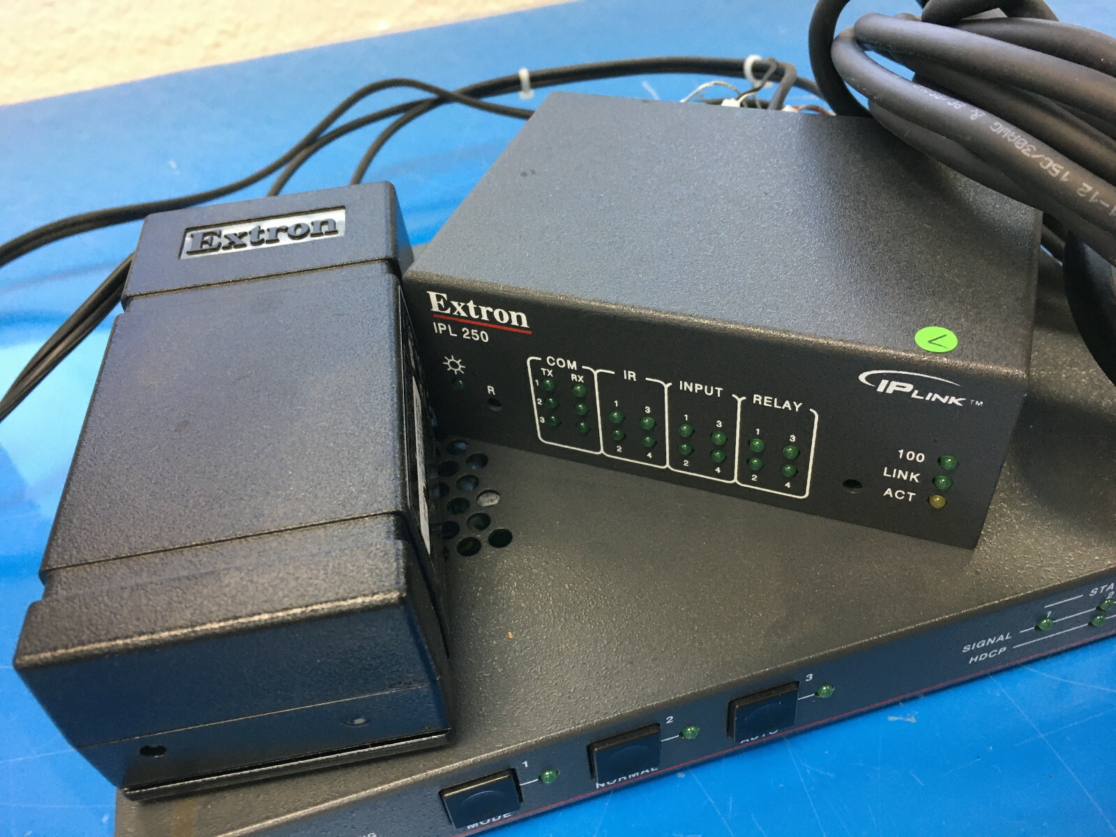 Extron TP T USW 103
