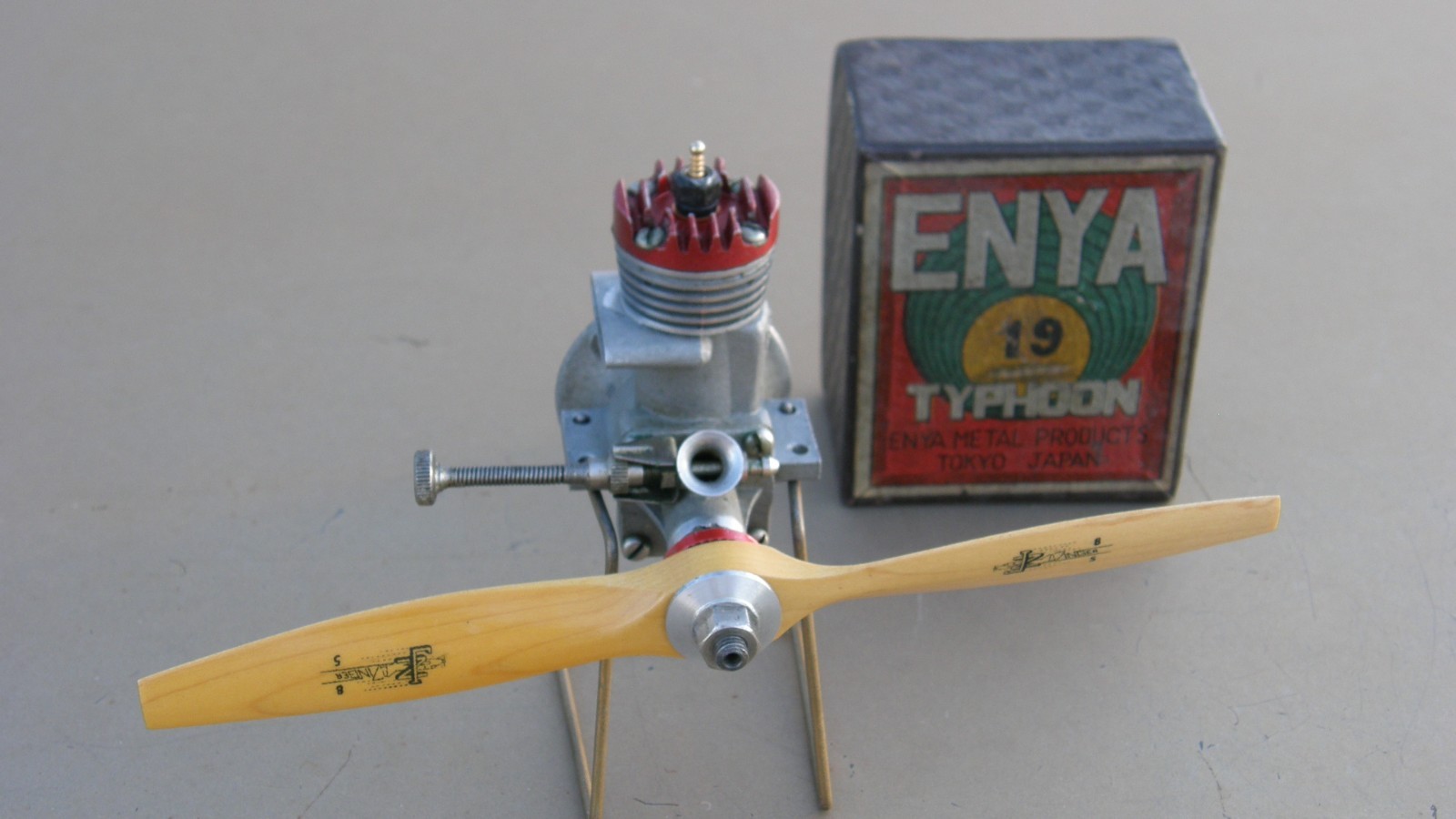 ENYA 19 TYPHOON RED HEAD # 4002 Gas/Nitro Glow Engine Control Line Combat Models