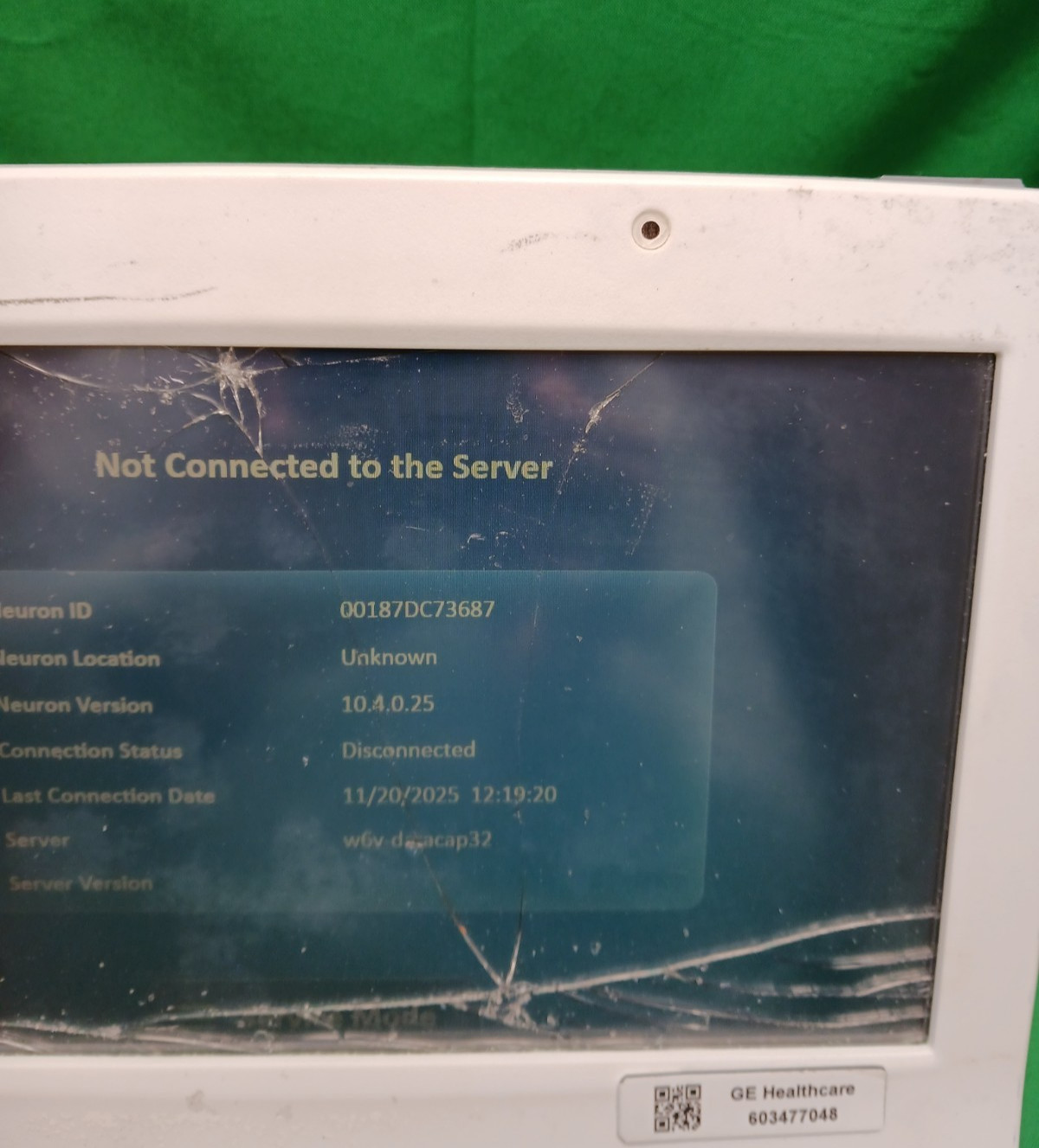 Capsule SmartLinx Neuron 2 Cracked Screen Powers On For Parts