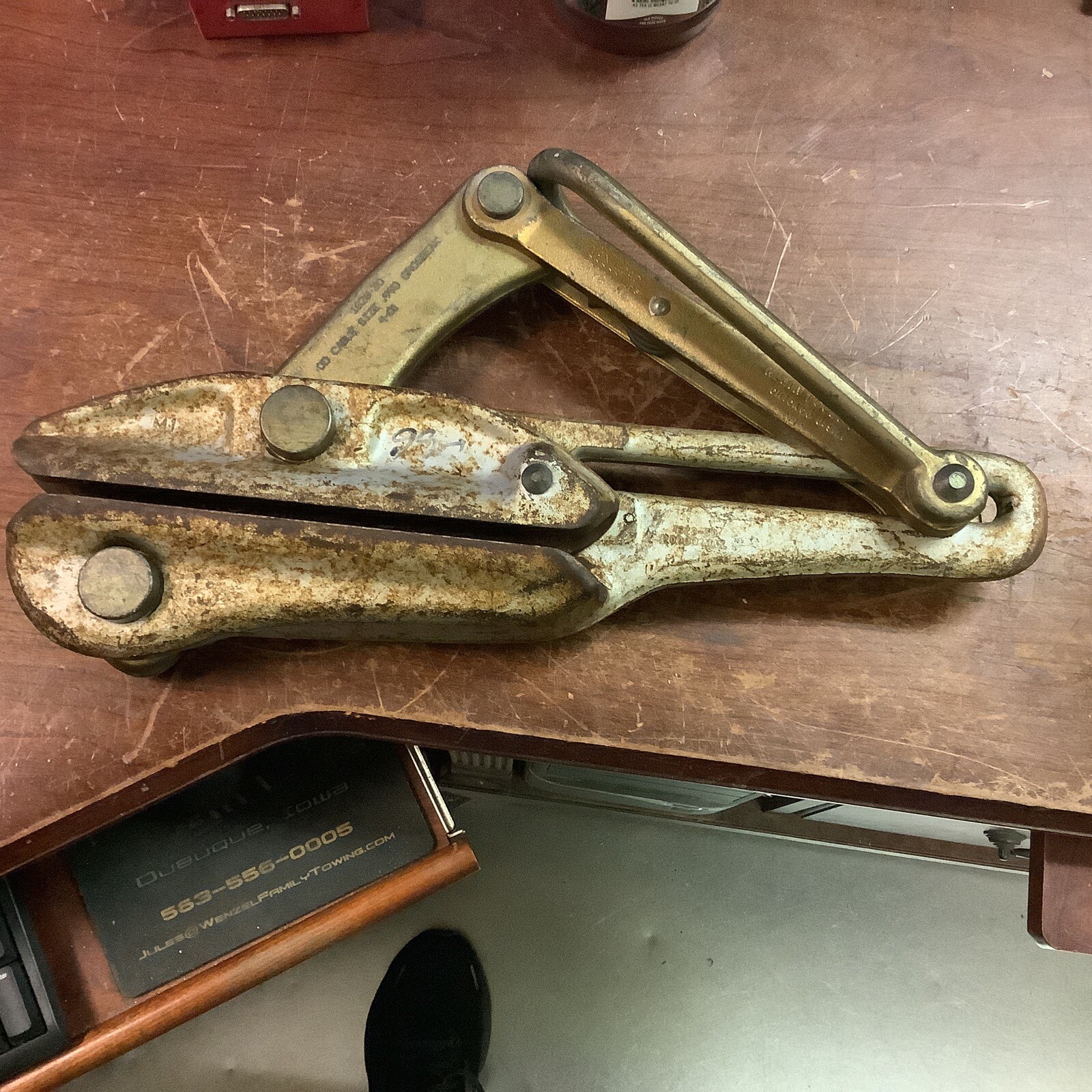 Klein Tools 1628-30 Chicago Grip for Large Diameter Conductors 20k Lb Load.