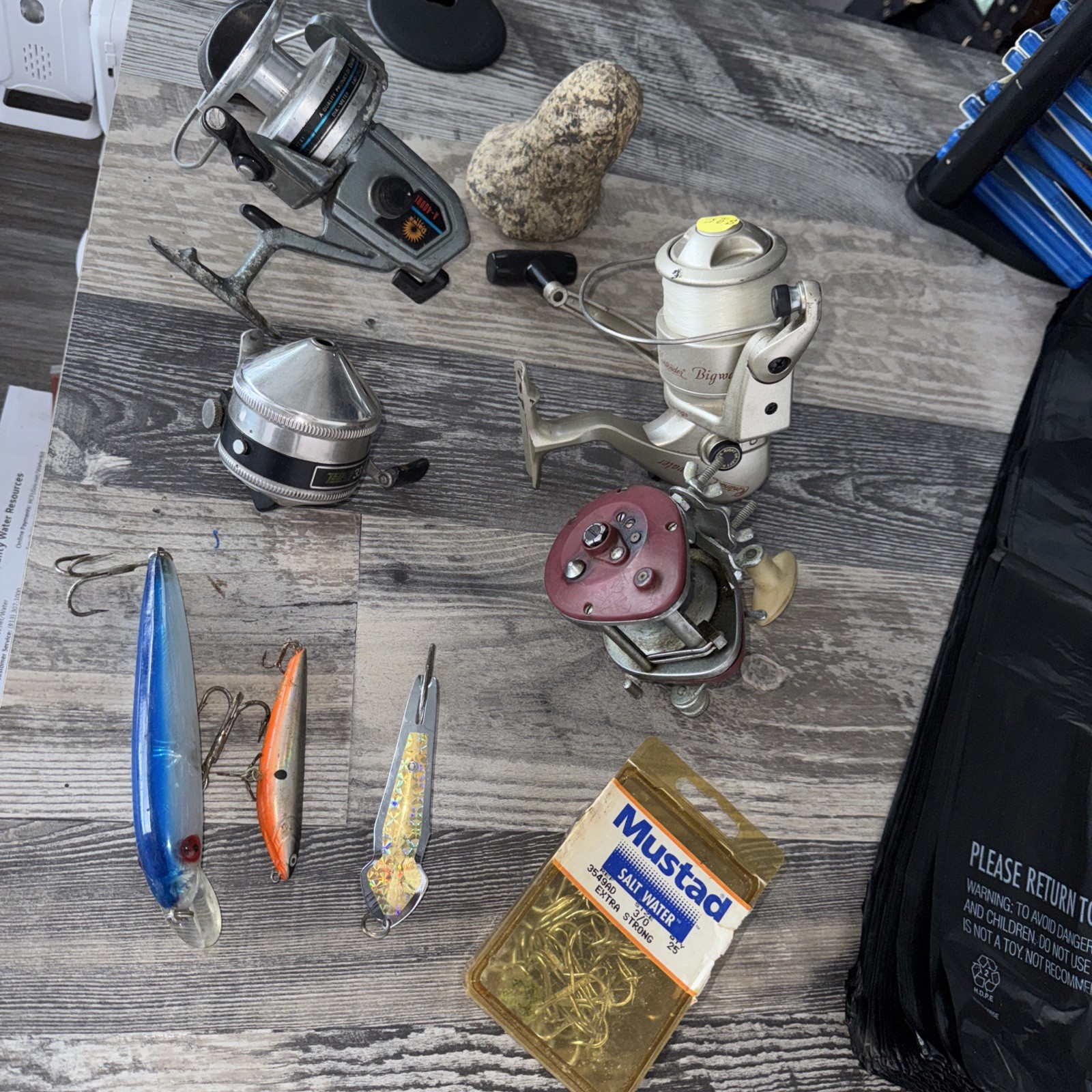 vintage Lot  fishing equipments,reels,lures and hooks