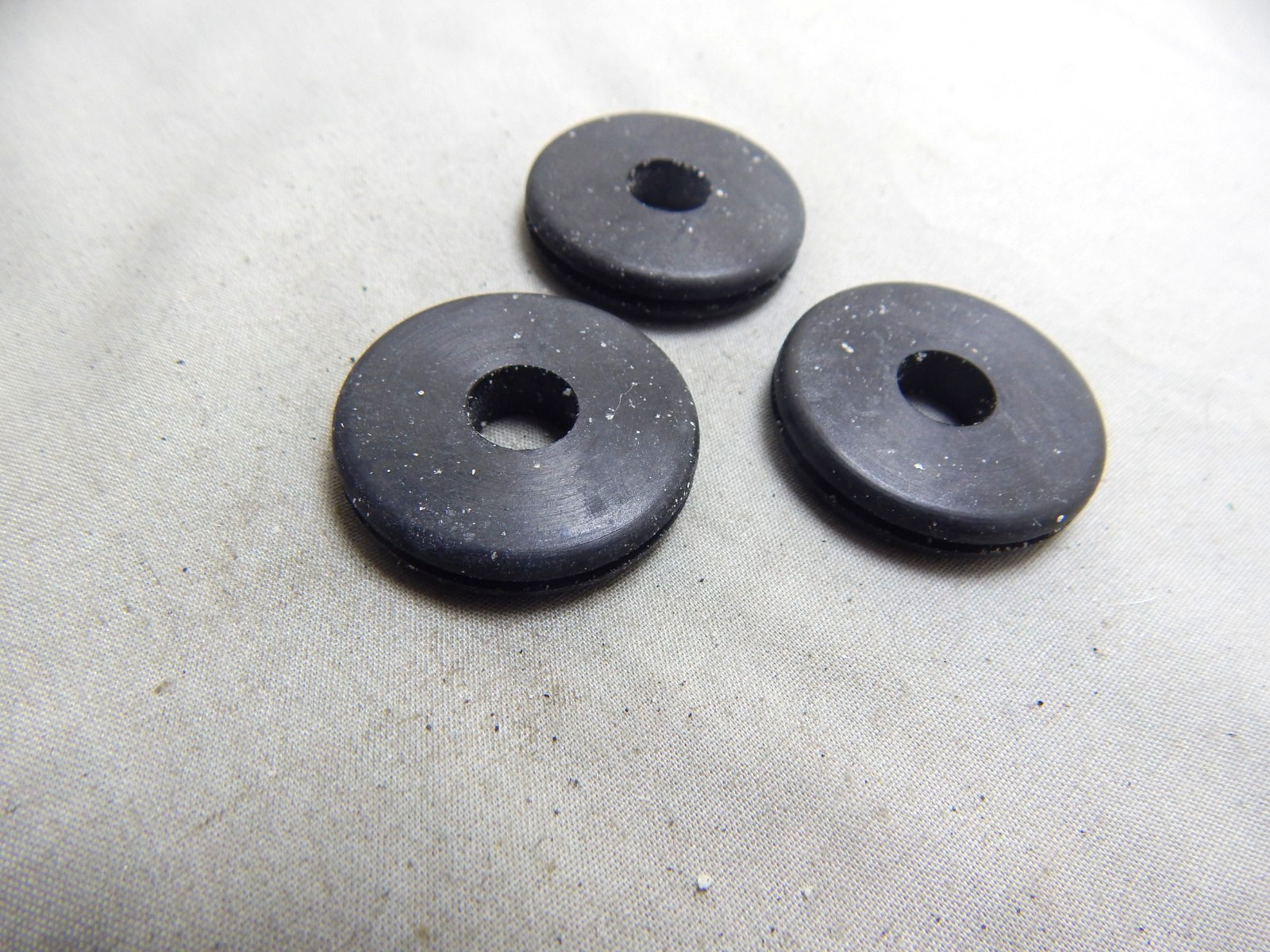 3 / 8" ID RUBBER GROMMETS