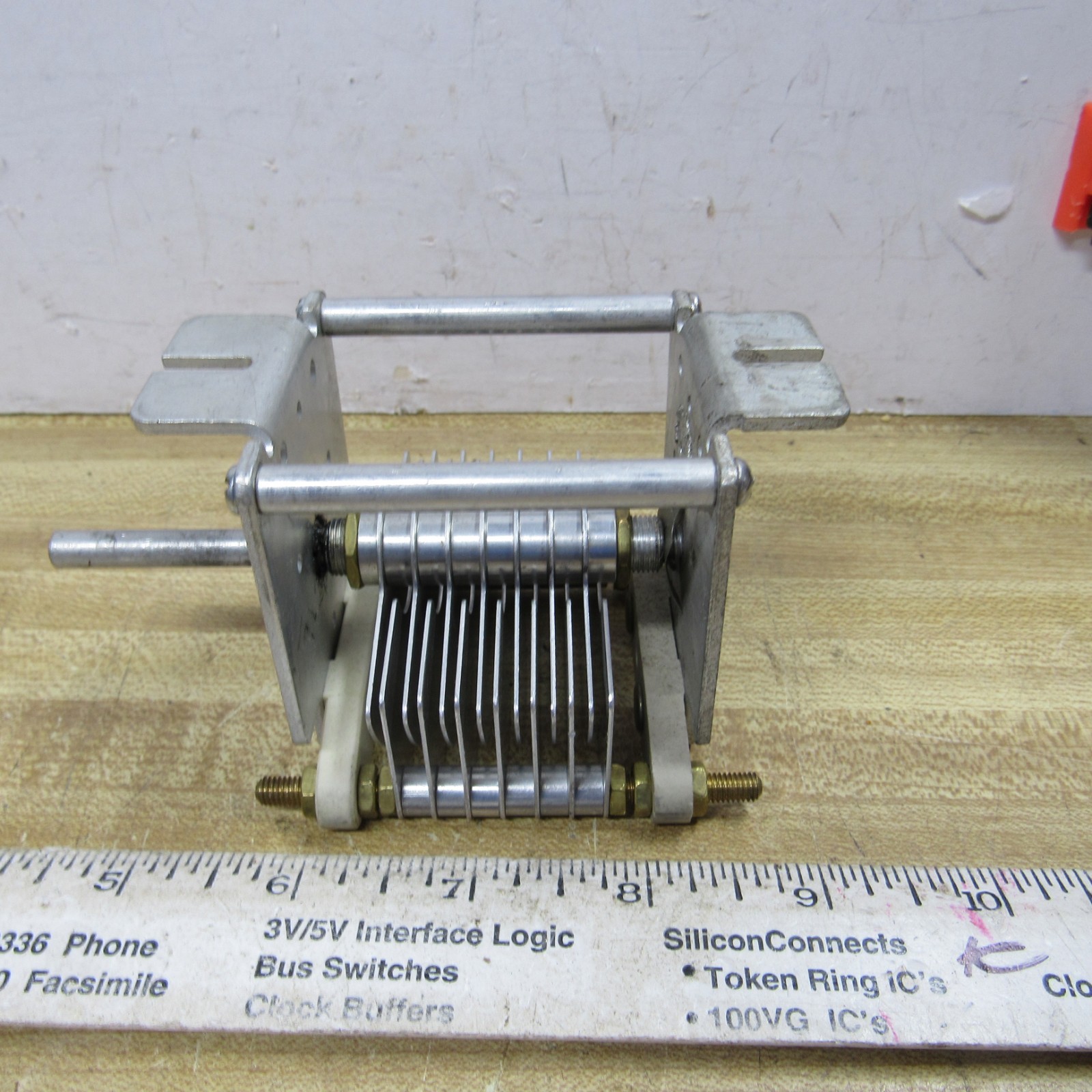 VARIABLE CAPACITOR 100 pF 13 to 96 pF 1/4 inch shaft TRANSMITTING