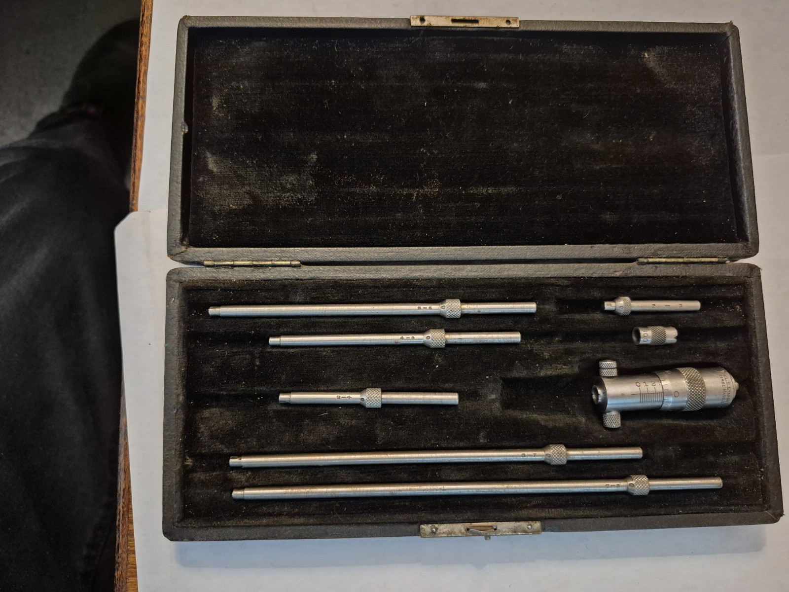Starrett 124-A Solid Rod Inside Micrometer, 2"- 8" Range w/Original Padded Case