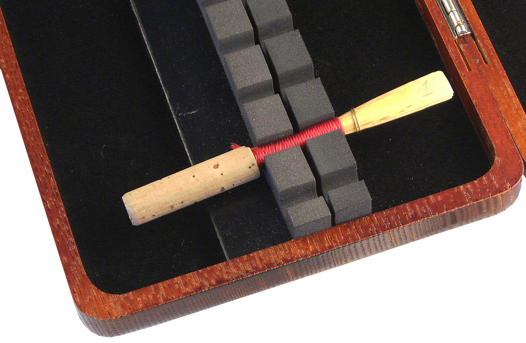 Oboe reed case for 18 reeds to insert