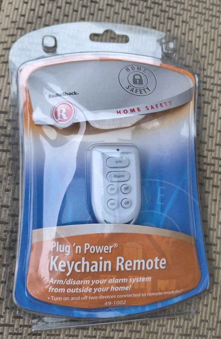 Radio Shack Home Safety Plug n Power Keychain Remote 49-1002 New In Box